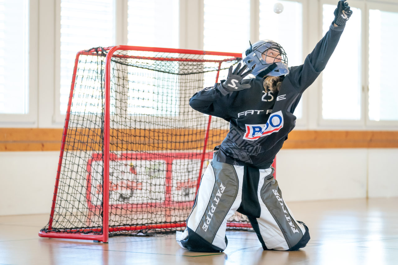 Landbüel (Wil ZH), 16.2019, Unihockey Juniorinnen B 7. Runde, Kloten-Dietlikon Jets - Unihockey Bassersdorf-Nürensdorf (Claudio Schwarz, unihockey-fotos.ch)Copyright: Claudio Schwarz, unihockey-fotos.ch – Dieses Bild wurde durch swiss unihockey lizenziert und darf ausschliesslich auf den Online-Kanälen von swiss unihockey verwendet werden. Die redaktionelle oder kommerzielle Nutzung durch Dritte (Medien, Vereine, Unternehmen oder Privatpersonen) per Download von diesem flickr-Account ist ausgeschlossen. Das Bild kann bei Interesse via unihockey-fotos.ch kostenpflichtig lizenziert werden. unihockey-fotos.ch behält sich vor, fehlbaren Medien, Vereinen, Unternehmen oder Privatpersonen Bilder mit einem Zuschlag in Rechnung zu stellen.