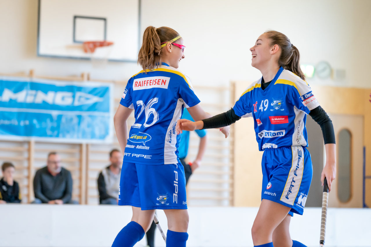Landbüel (Wil ZH), 16.2019, Unihockey Juniorinnen B 7. Runde, Kloten-Dietlikon Jets - Unihockey Bassersdorf-Nürensdorf (Claudio Schwarz, unihockey-fotos.ch)Copyright: Claudio Schwarz, unihockey-fotos.ch – Dieses Bild wurde durch swiss unihockey lizenziert und darf ausschliesslich auf den Online-Kanälen von swiss unihockey verwendet werden. Die redaktionelle oder kommerzielle Nutzung durch Dritte (Medien, Vereine, Unternehmen oder Privatpersonen) per Download von diesem flickr-Account ist ausgeschlossen. Das Bild kann bei Interesse via unihockey-fotos.ch kostenpflichtig lizenziert werden. unihockey-fotos.ch behält sich vor, fehlbaren Medien, Vereinen, Unternehmen oder Privatpersonen Bilder mit einem Zuschlag in Rechnung zu stellen.