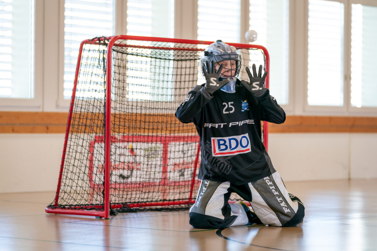 Landbüel (Wil ZH), 16.2019, Unihockey Juniorinnen B 7. Runde, Kloten-Dietlikon Jets - Unihockey Bassersdorf-Nürensdorf (Claudio Schwarz, unihockey-fotos.ch)Copyright: Claudio Schwarz, unihockey-fotos.ch – Dieses Bild wurde durch swiss unihockey lizenziert und darf ausschliesslich auf den Online-Kanälen von swiss unihockey verwendet werden. Die redaktionelle oder kommerzielle Nutzung durch Dritte (Medien, Vereine, Unternehmen oder Privatpersonen) per Download von diesem flickr-Account ist ausgeschlossen. Das Bild kann bei Interesse via unihockey-fotos.ch kostenpflichtig lizenziert werden. unihockey-fotos.ch behält sich vor, fehlbaren Medien, Vereinen, Unternehmen oder Privatpersonen Bilder mit einem Zuschlag in Rechnung zu stellen.