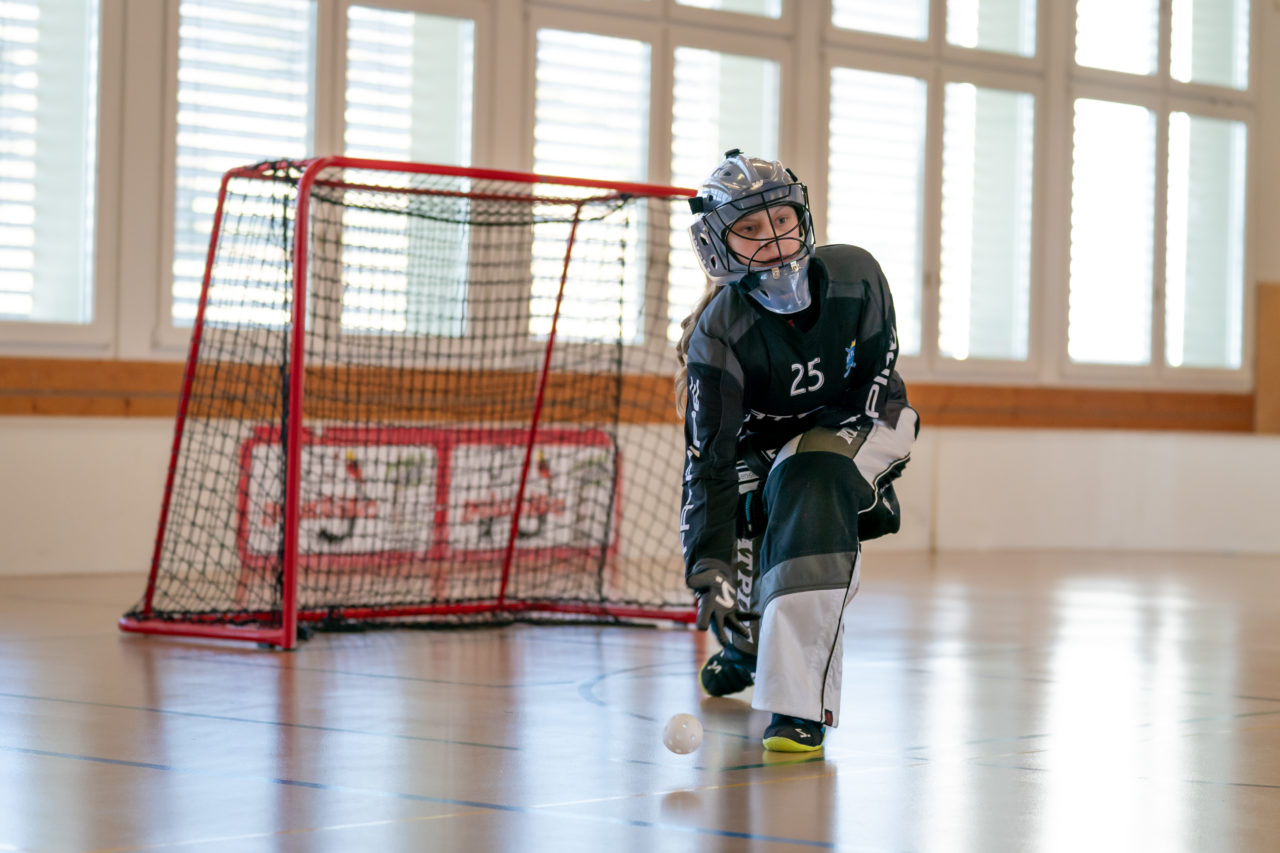 Landbüel (Wil ZH), 16.2019, Unihockey Juniorinnen B 7. Runde, Kloten-Dietlikon Jets - Unihockey Bassersdorf-Nürensdorf (Claudio Schwarz, unihockey-fotos.ch)Copyright: Claudio Schwarz, unihockey-fotos.ch – Dieses Bild wurde durch swiss unihockey lizenziert und darf ausschliesslich auf den Online-Kanälen von swiss unihockey verwendet werden. Die redaktionelle oder kommerzielle Nutzung durch Dritte (Medien, Vereine, Unternehmen oder Privatpersonen) per Download von diesem flickr-Account ist ausgeschlossen. Das Bild kann bei Interesse via unihockey-fotos.ch kostenpflichtig lizenziert werden. unihockey-fotos.ch behält sich vor, fehlbaren Medien, Vereinen, Unternehmen oder Privatpersonen Bilder mit einem Zuschlag in Rechnung zu stellen.