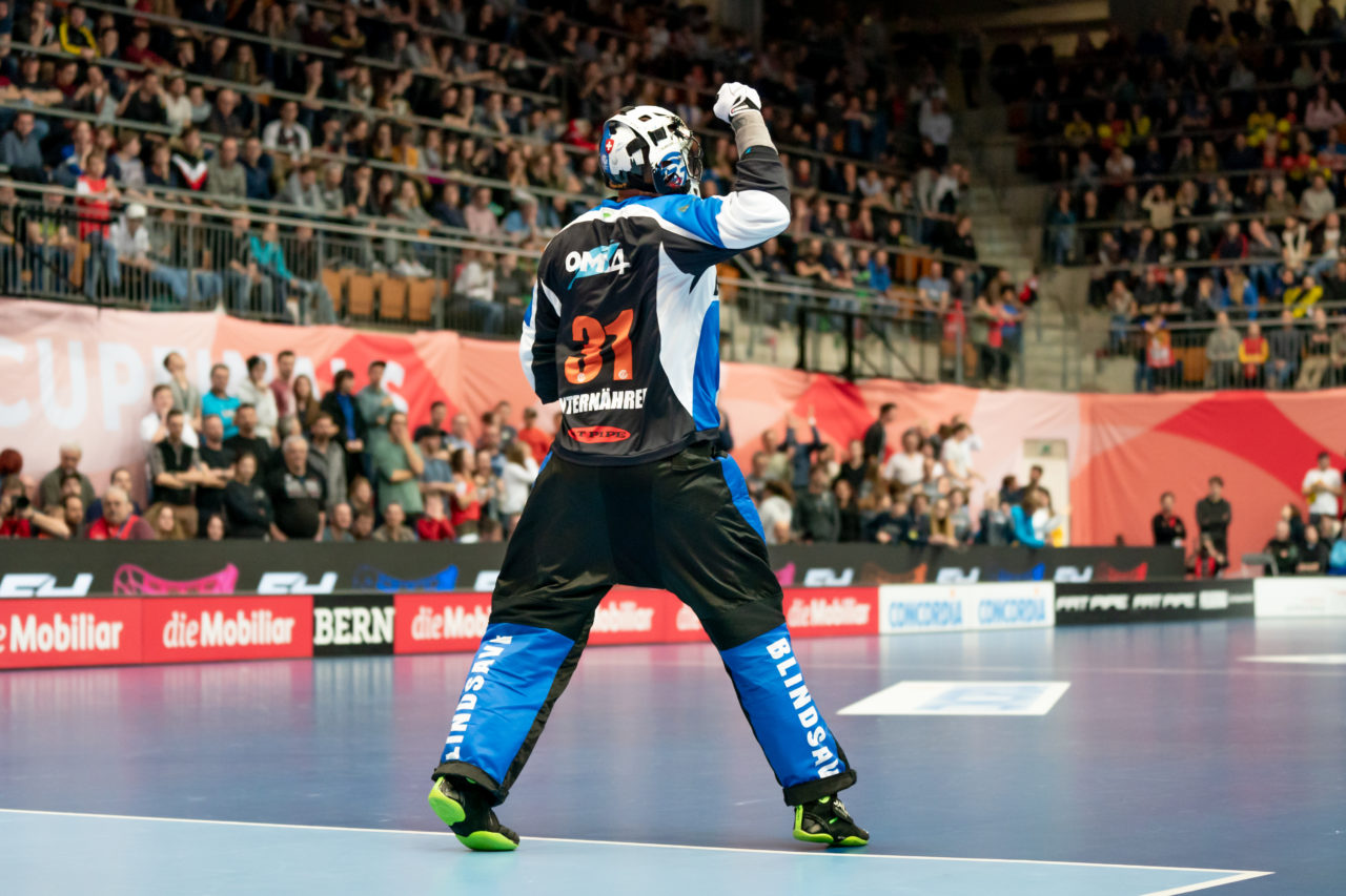 Wankdorf (Bern), 23.02.2019, Unihockey Herren Cupfinal, Tigers Langnau - GC Unihockey, Mathieu Unternaehrer (Nr. 31, GC Unihockey) jubelt über einen gehaltenen Penalty

(Claudio Schwarz, unihockey-fotos.ch)

Copyright: Claudio Schwarz, unihockey-fotos.ch – Dieses Bild wurde durch swiss unihockey lizenziert und darf ausschliesslich auf den Online-Kanälen von swiss unihockey verwendet werden. Die redaktionelle oder kommerzielle Nutzung durch Dritte (Medien, Vereine, Unternehmen oder Privatpersonen) per Download von diesem flickr-Account ist ausgeschlossen. Das Bild kann bei Interesse via unihockey-fotos.ch kostenpflichtig lizenziert werden. unihockey-fotos.ch behält sich vor, fehlbaren Medien, Vereinen, Unternehmen oder Privatpersonen Bilder mit einem Zuschlag in Rechnung zu stellen.