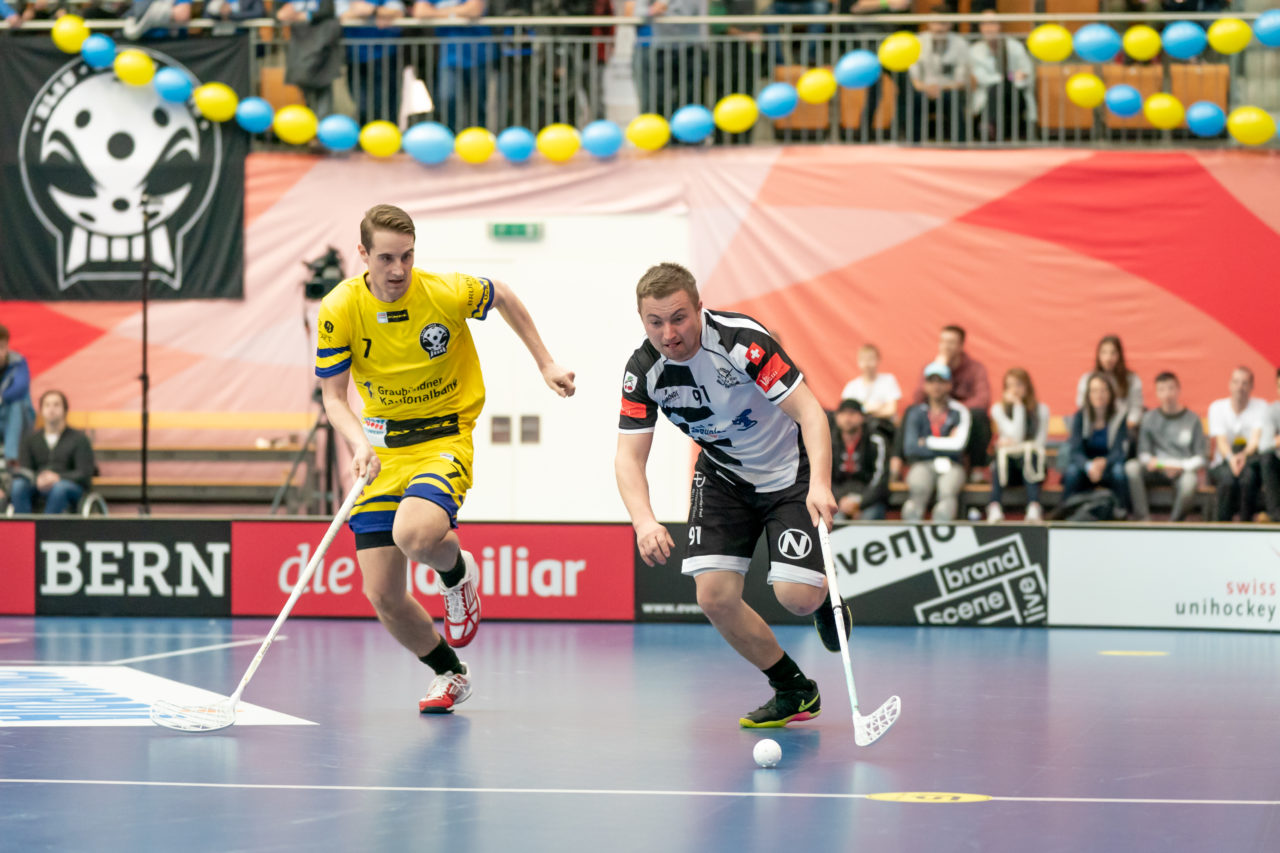 Wankdorf (Bern), 23.02.2019, Unihockey Herren Ligacup Final, Nuglar United - Blau-Gelb Cazis, Thomas Voegtli (Nr. 91, Nuglar United) am Ball
(Claudio Schwarz, unihockey-fotos.ch)
Copyright: Claudio Schwarz, unihockey-fotos.ch – Dieses Bild wurde durch swiss unihockey lizenziert und darf ausschliesslich auf den Online-Kanälen von swiss unihockey verwendet werden. Die redaktionelle oder kommerzielle Nutzung durch Dritte (Medien, Vereine, Unternehmen oder Privatpersonen) per Download von diesem flickr-Account ist ausgeschlossen. Das Bild kann bei Interesse via unihockey-fotos.ch kostenpflichtig lizenziert werden. unihockey-fotos.ch behält sich vor, fehlbaren Medien, Vereinen, Unternehmen oder Privatpersonen Bilder mit einem Zuschlag in Rechnung zu stellen.