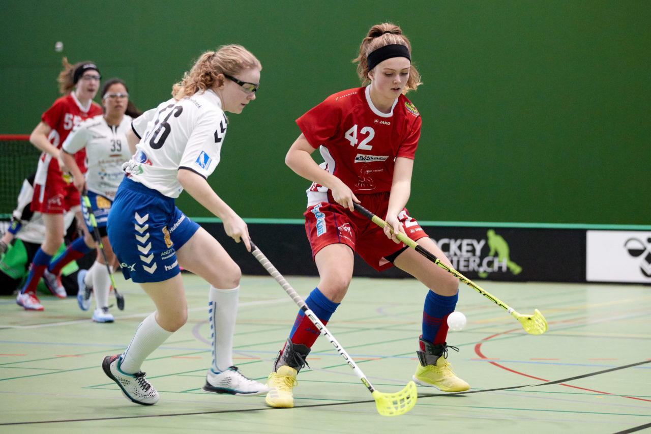 Juniorinnen U21B Qualifikationsspiele der Gruppensieger 3. Spiel 
Zug United - UHC Lok Reinach Resultat 7:5 am 24. März 2019 in der Sporthalle der Kantonsschule Zug 
Bild: Michael Peter