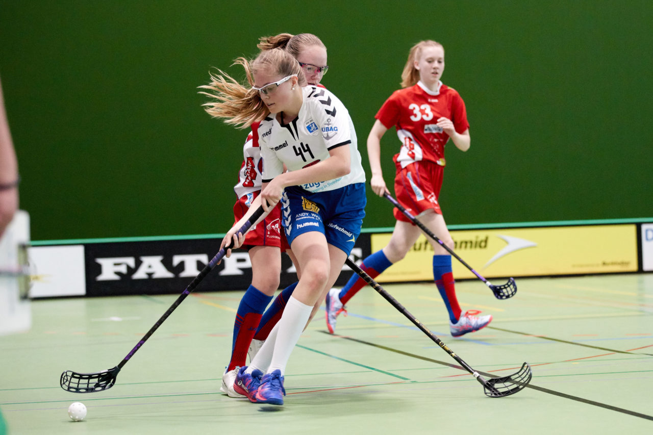 Juniorinnen U21B Qualifikationsspiele der Gruppensieger 3. Spiel 
Zug United - UHC Lok Reinach Resultat 7:5 am 24. März 2019 in der Sporthalle der Kantonsschule Zug 
Bild: Michael Peter