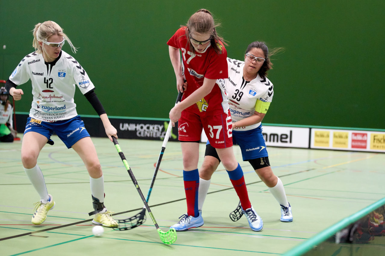 Juniorinnen U21B Qualifikationsspiele der Gruppensieger 3. Spiel 
Zug United - UHC Lok Reinach Resultat 7:5 am 24. März 2019 in der Sporthalle der Kantonsschule Zug 
Bild: Michael Peter