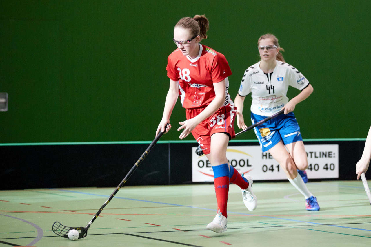 Juniorinnen U21B Qualifikationsspiele der Gruppensieger 3. Spiel 
Zug United - UHC Lok Reinach Resultat 7:5 am 24. März 2019 in der Sporthalle der Kantonsschule Zug 
Bild: Michael Peter