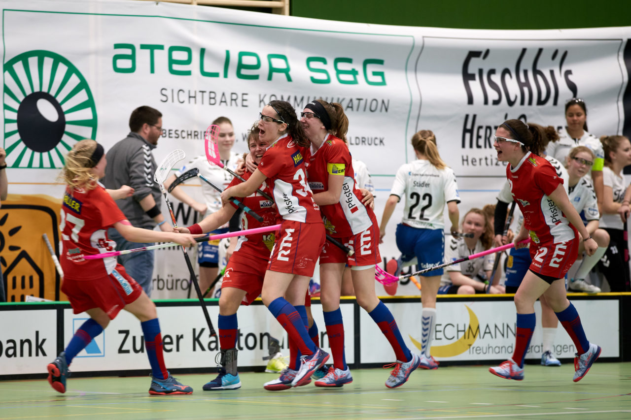 Juniorinnen U21B Qualifikationsspiele der Gruppensieger 3. Spiel 
Zug United - UHC Lok Reinach Resultat 7:5 am 24. März 2019 in der Sporthalle der Kantonsschule Zug 
Bild: Michael Peter