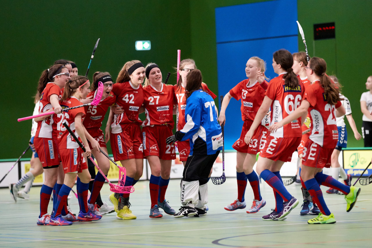 Juniorinnen U21B Qualifikationsspiele der Gruppensieger 3. Spiel 
Zug United - UHC Lok Reinach Resultat 7:5 am 24. März 2019 in der Sporthalle der Kantonsschule Zug 
Bild: Michael Peter