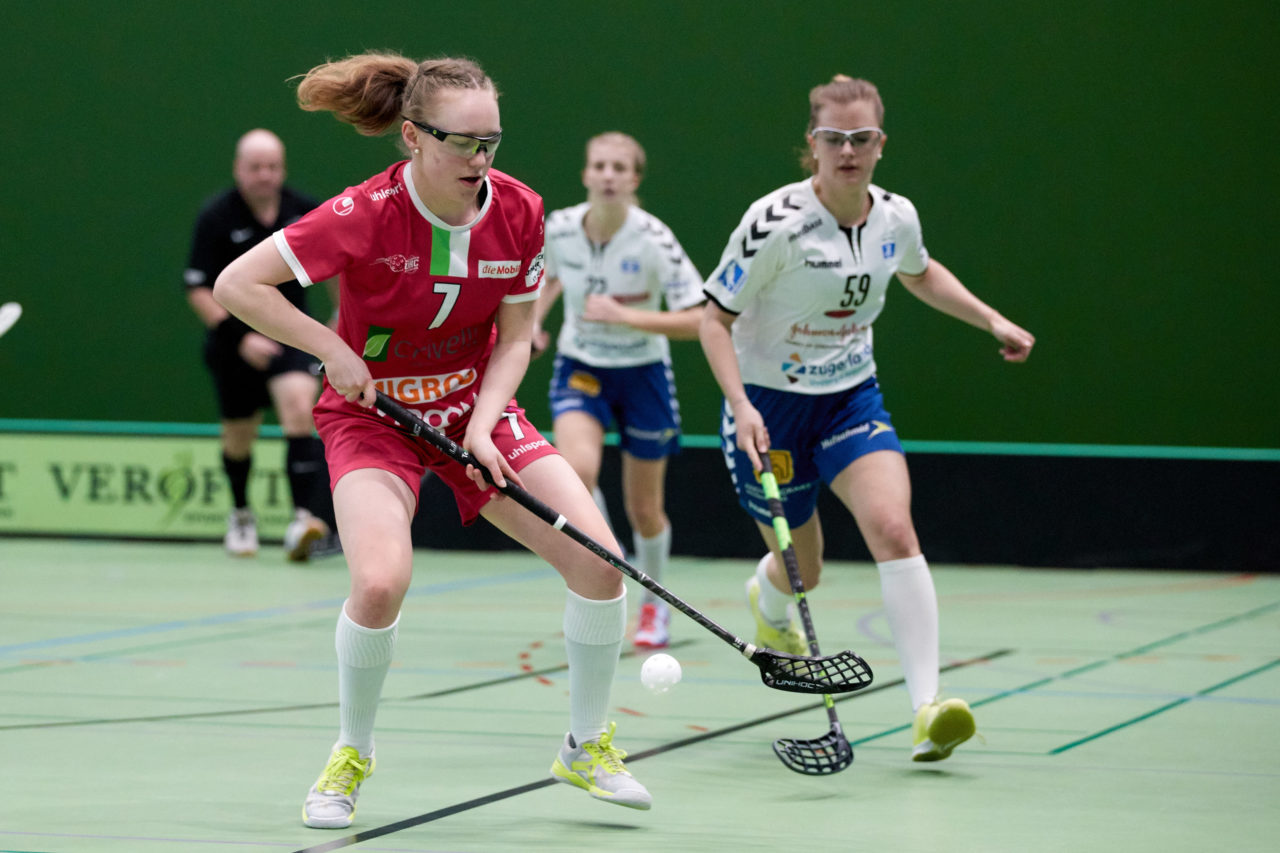 Juniorinnen U21B Aufstiegsspiele U21A 3. Spiel. Zug United steigt mit drei Siegen in die U21 A Liga auf und hat somit alle Nachwuchsteams in der höchsten Liga. UHC Waldkirch-St. Gallen steigt in die U21B ab. 
Zug United - UHC Waldkirch-St. Gallen 5:2 am 7. April 2019 in der Sporthalle der Kantonsschule Zug 
Bild: Michael Peter