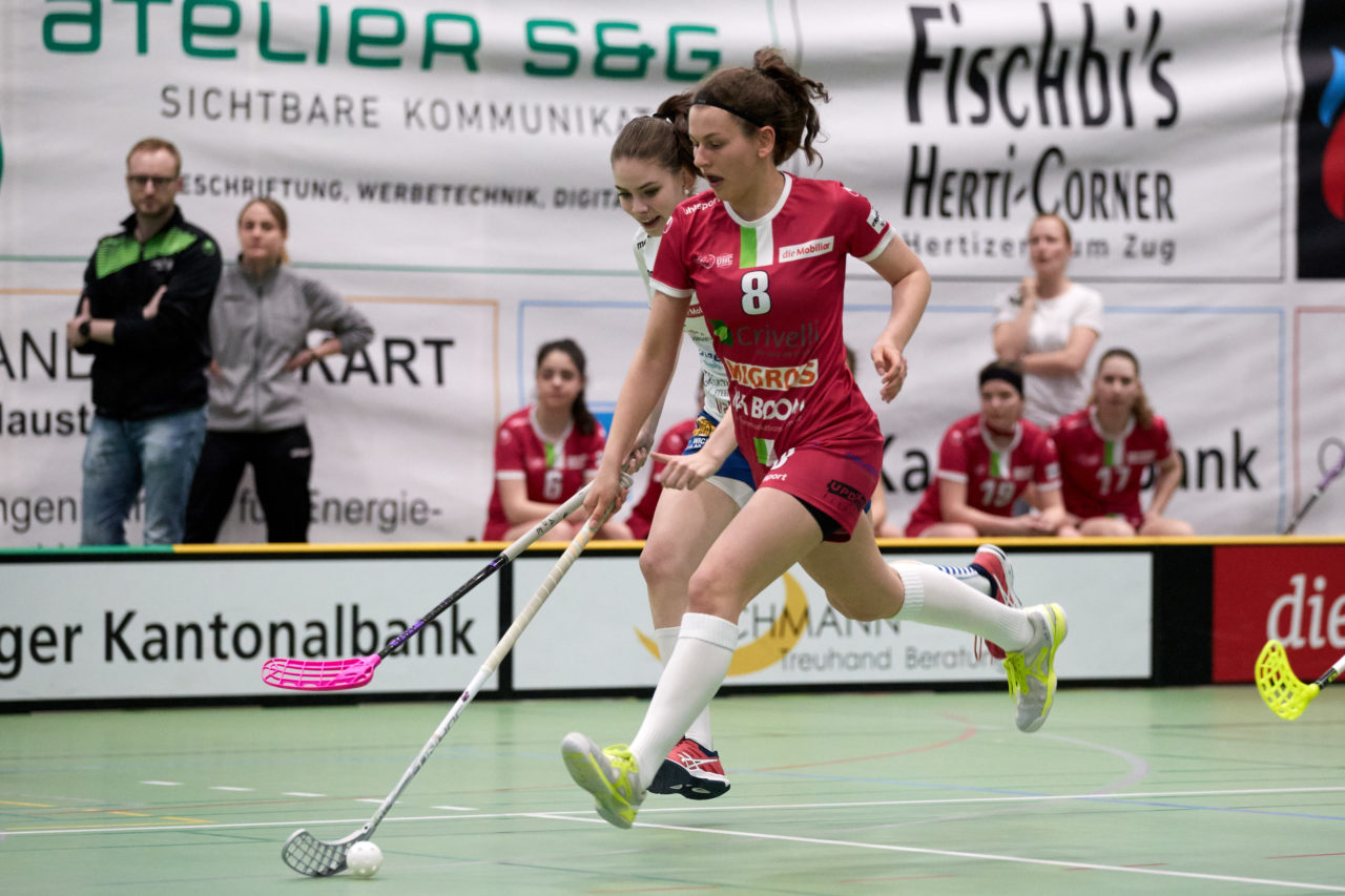 Juniorinnen U21B Aufstiegsspiele U21A 3. Spiel. Zug United steigt mit drei Siegen in die U21 A Liga auf und hat somit alle Nachwuchsteams in der höchsten Liga. UHC Waldkirch-St. Gallen steigt in die U21B ab. 
Zug United - UHC Waldkirch-St. Gallen 5:2 am 7. April 2019 in der Sporthalle der Kantonsschule Zug 
Bild: Michael Peter