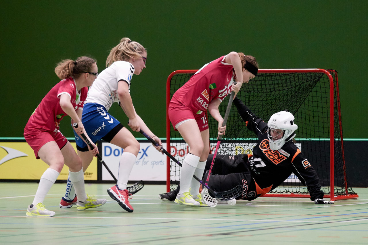 Juniorinnen U21B Aufstiegsspiele U21A 3. Spiel. Zug United steigt mit drei Siegen in die U21 A Liga auf und hat somit alle Nachwuchsteams in der höchsten Liga. UHC Waldkirch-St. Gallen steigt in die U21B ab. 
Zug United - UHC Waldkirch-St. Gallen 5:2 am 7. April 2019 in der Sporthalle der Kantonsschule Zug 
Bild: Michael Peter