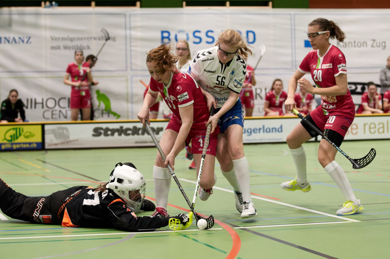 Juniorinnen U21B Aufstiegsspiele U21A 3. Spiel. Zug United steigt mit drei Siegen in die U21 A Liga auf und hat somit alle Nachwuchsteams in der höchsten Liga. UHC Waldkirch-St. Gallen steigt in die U21B ab. 
Zug United - UHC Waldkirch-St. Gallen 5:2 am 7. April 2019 in der Sporthalle der Kantonsschule Zug 
Bild: Michael Peter