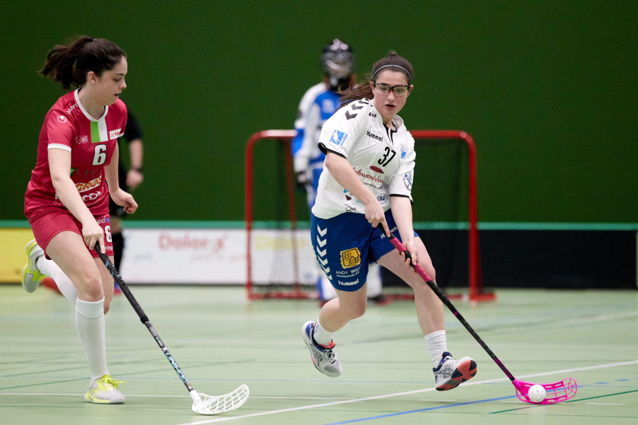 Juniorinnen U21B Aufstiegsspiele U21A 3. Spiel. Zug United steigt mit drei Siegen in die U21 A Liga auf und hat somit alle Nachwuchsteams in der höchsten Liga. UHC Waldkirch-St. Gallen steigt in die U21B ab. 
Zug United - UHC Waldkirch-St. Gallen 5:2 am 7. April 2019 in der Sporthalle der Kantonsschule Zug 
Bild: Michael Peter