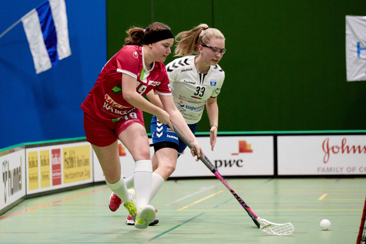 Juniorinnen U21B Aufstiegsspiele U21A 3. Spiel. Zug United steigt mit drei Siegen in die U21 A Liga auf und hat somit alle Nachwuchsteams in der höchsten Liga. UHC Waldkirch-St. Gallen steigt in die U21B ab. 
Zug United - UHC Waldkirch-St. Gallen 5:2 am 7. April 2019 in der Sporthalle der Kantonsschule Zug 
Bild: Michael Peter