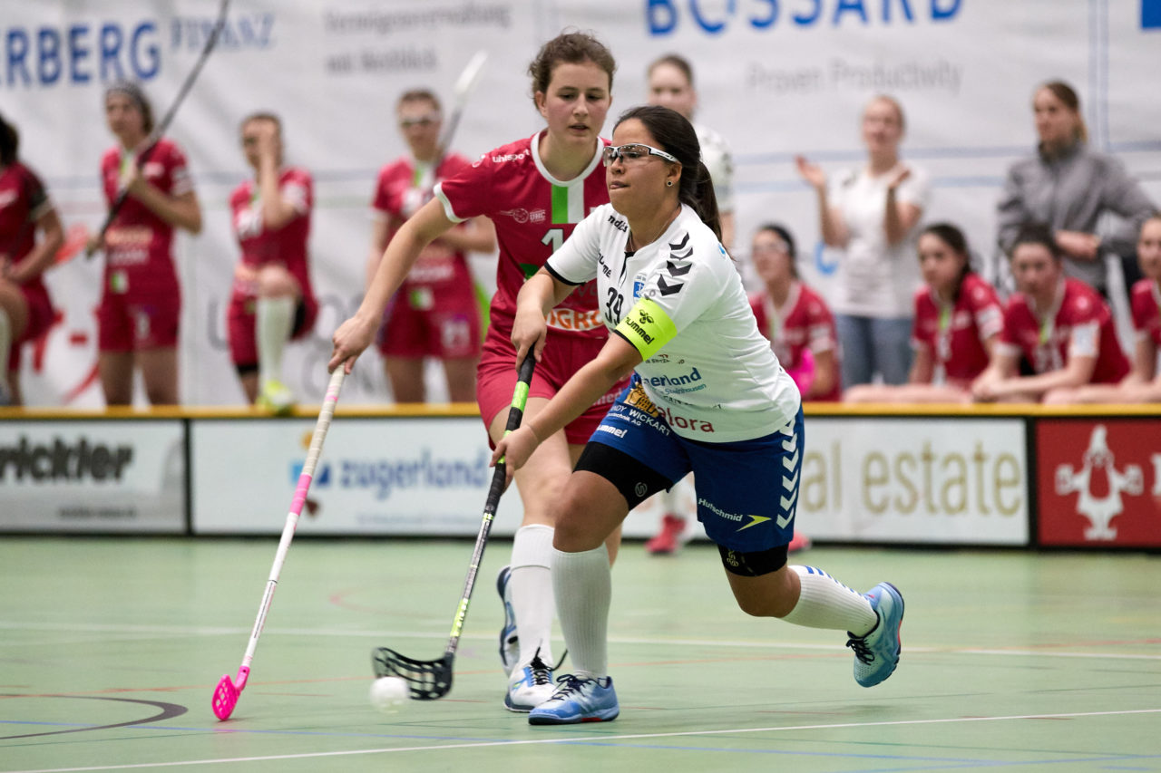Juniorinnen U21B Aufstiegsspiele U21A 3. Spiel. Zug United steigt mit drei Siegen in die U21 A Liga auf und hat somit alle Nachwuchsteams in der höchsten Liga. UHC Waldkirch-St. Gallen steigt in die U21B ab. 
Zug United - UHC Waldkirch-St. Gallen 5:2 am 7. April 2019 in der Sporthalle der Kantonsschule Zug 
Bild: Michael Peter