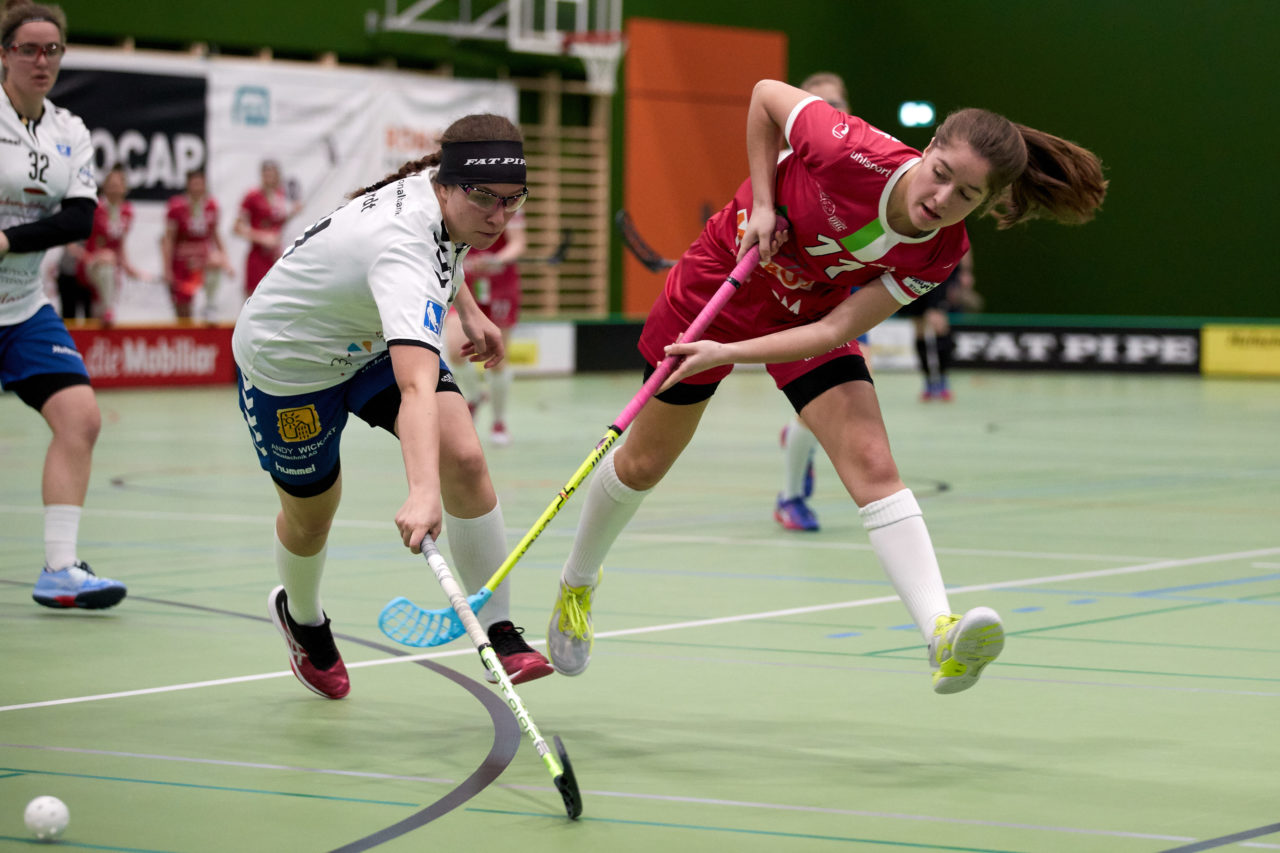 Juniorinnen U21B Aufstiegsspiele U21A 3. Spiel. Zug United steigt mit drei Siegen in die U21 A Liga auf und hat somit alle Nachwuchsteams in der höchsten Liga. UHC Waldkirch-St. Gallen steigt in die U21B ab. 
Zug United - UHC Waldkirch-St. Gallen 5:2 am 7. April 2019 in der Sporthalle der Kantonsschule Zug 
Bild: Michael Peter