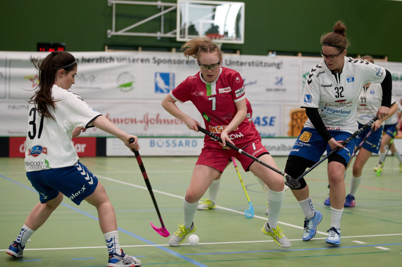 Juniorinnen U21B Aufstiegsspiele U21A 3. Spiel. Zug United steigt mit drei Siegen in die U21 A Liga auf und hat somit alle Nachwuchsteams in der höchsten Liga. UHC Waldkirch-St. Gallen steigt in die U21B ab. 
Zug United - UHC Waldkirch-St. Gallen 5:2 am 7. April 2019 in der Sporthalle der Kantonsschule Zug 
Bild: Michael Peter