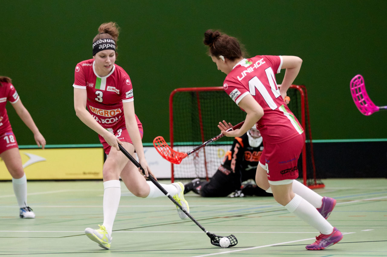Juniorinnen U21B Aufstiegsspiele U21A 3. Spiel. Zug United steigt mit drei Siegen in die U21 A Liga auf und hat somit alle Nachwuchsteams in der höchsten Liga. UHC Waldkirch-St. Gallen steigt in die U21B ab. 
Zug United - UHC Waldkirch-St. Gallen 5:2 am 7. April 2019 in der Sporthalle der Kantonsschule Zug 
Bild: Michael Peter