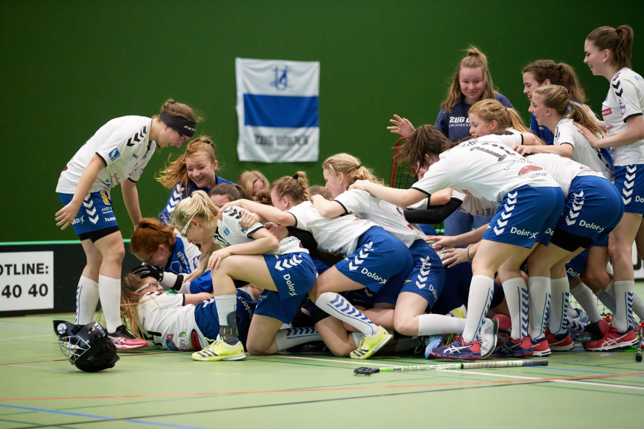 Juniorinnen U21B Aufstiegsspiele U21A 3. Spiel. Zug United steigt mit drei Siegen in die U21 A Liga auf und hat somit alle Nachwuchsteams in der höchsten Liga. UHC Waldkirch-St. Gallen steigt in die U21B ab. 
Zug United - UHC Waldkirch-St. Gallen 5:2 am 7. April 2019 in der Sporthalle der Kantonsschule Zug 
Bild: Michael Peter