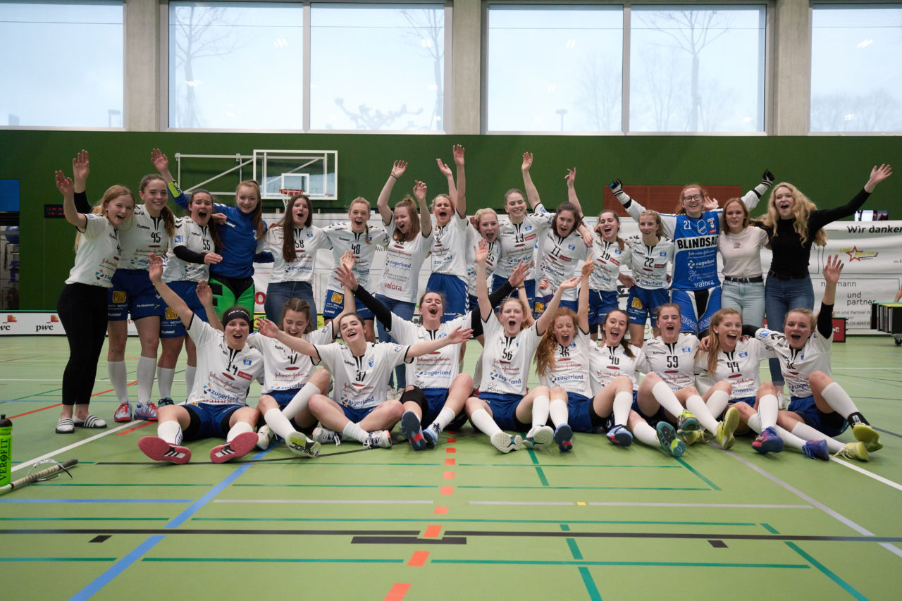 Juniorinnen U21B Aufstiegsspiele U21A 3. Spiel. Zug United steigt mit drei Siegen in die U21 A Liga auf und hat somit alle Nachwuchsteams in der höchsten Liga. UHC Waldkirch-St. Gallen steigt in die U21B ab. 
Zug United - UHC Waldkirch-St. Gallen 5:2 am 7. April 2019 in der Sporthalle der Kantonsschule Zug 
Bild: Michael Peter