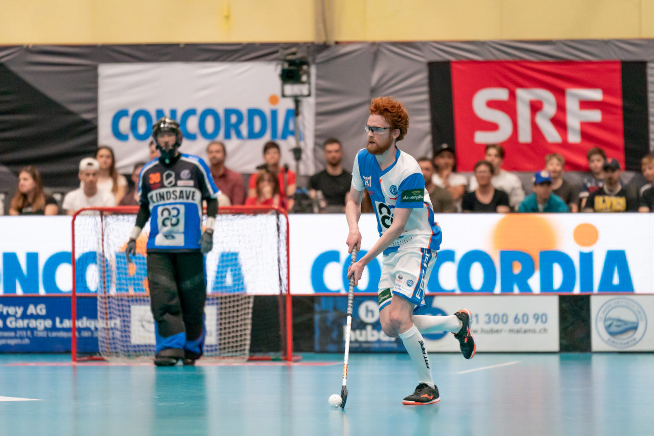 Turnhalle Lust (Maienfeld), 20.04.2019, Unihockey Herren NLA 1/2-Final Spiel 6, Alligator Malans - GC Unihockey, Tobias Heller (Nr. 7, GC Unihockey) am Ball

(Claudio Schwarz, unihockey-fotos.ch)

Copyright: Claudio Schwarz, unihockey-fotos.ch – Dieses Bild wurde durch swiss unihockey lizenziert und darf ausschliesslich auf den Online-Kanälen von swiss unihockey verwendet werden. Die redaktionelle oder kommerzielle Nutzung durch Dritte (Medien, Vereine, Unternehmen oder Privatpersonen) per Download von diesem flickr-Account ist ausgeschlossen. Das Bild kann bei Interesse via unihockey-fotos.ch kostenpflichtig lizenziert werden. unihockey-fotos.ch behält sich vor, fehlbaren Medien, Vereinen, Unternehmen oder Privatpersonen Bilder mit einem Zuschlag in Rechnung zu stellen.