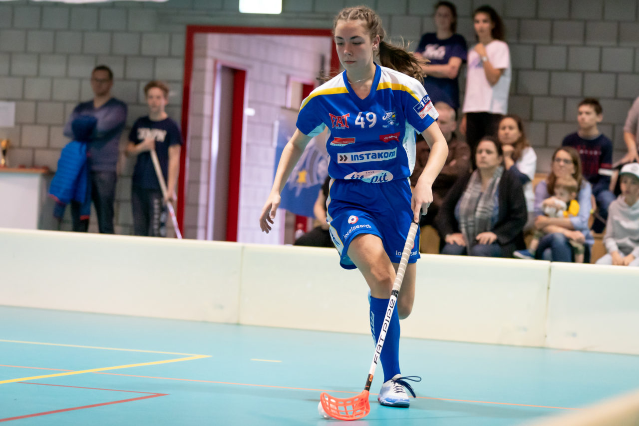Raiffeisen Arena (Seftigen), 13.04.2019, Unihockey Juniorinnen C Finalrunde Final, Einhorn Hüneberg - Kloten-Dietlikon Jets 

(Claudio Schwarz, unihockey-fotos.ch)

Copyright: Claudio Schwarz, unihockey-fotos.ch – Dieses Bild wurde durch swiss unihockey lizenziert und darf ausschliesslich auf den Online-Kanälen von swiss unihockey verwendet werden. Die redaktionelle oder kommerzielle Nutzung durch Dritte (Medien, Vereine, Unternehmen oder Privatpersonen) per Download von diesem flickr-Account ist ausgeschlossen. Das Bild kann bei Interesse via unihockey-fotos.ch kostenpflichtig lizenziert werden. unihockey-fotos.ch behält sich vor, fehlbaren Medien, Vereinen, Unternehmen oder Privatpersonen Bilder mit einem Zuschlag in Rechnung zu stellen.