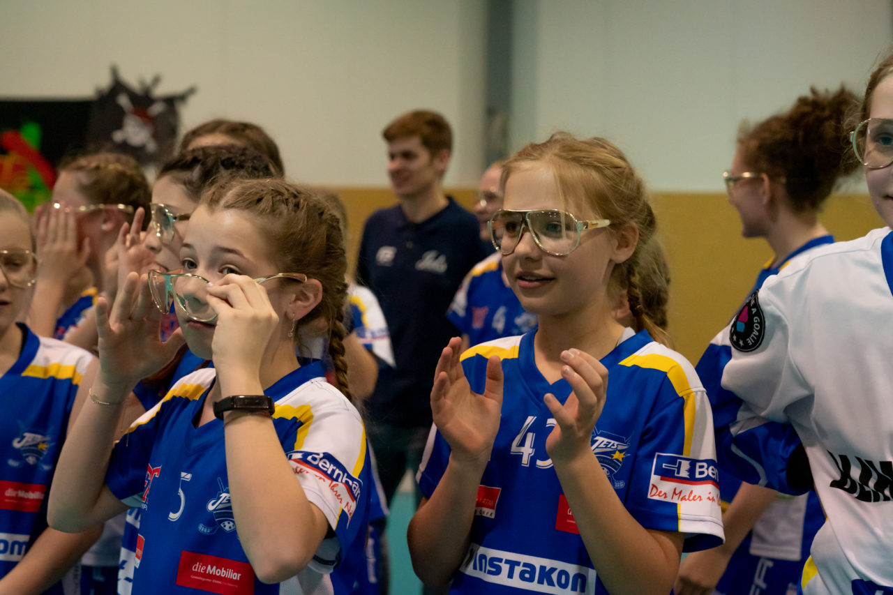 Raiffeisen Arena (Seftigen), 13.04.2019, Unihockey Juniorinnen C Finalrunde Final, Einhorn Hüneberg - Kloten-Dietlikon Jets 

(Claudio Schwarz, unihockey-fotos.ch)

Copyright: Claudio Schwarz, unihockey-fotos.ch – Dieses Bild wurde durch swiss unihockey lizenziert und darf ausschliesslich auf den Online-Kanälen von swiss unihockey verwendet werden. Die redaktionelle oder kommerzielle Nutzung durch Dritte (Medien, Vereine, Unternehmen oder Privatpersonen) per Download von diesem flickr-Account ist ausgeschlossen. Das Bild kann bei Interesse via unihockey-fotos.ch kostenpflichtig lizenziert werden. unihockey-fotos.ch behält sich vor, fehlbaren Medien, Vereinen, Unternehmen oder Privatpersonen Bilder mit einem Zuschlag in Rechnung zu stellen.
