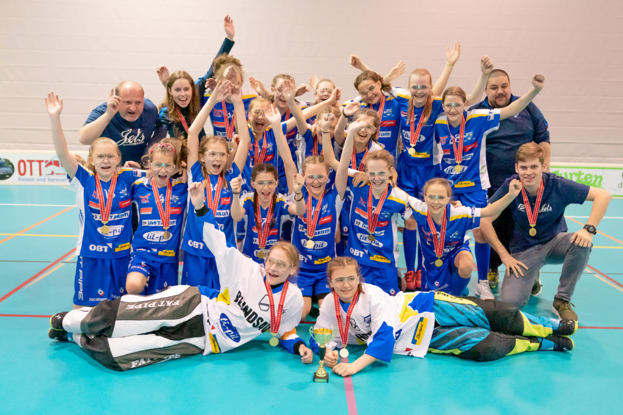Raiffeisen Arena (Seftigen), 13.04.2019, Unihockey Juniorinnen C Finalrunde Final, Einhorn Hüneberg - Kloten-Dietlikon Jets 

(Claudio Schwarz, unihockey-fotos.ch)

Copyright: Claudio Schwarz, unihockey-fotos.ch – Dieses Bild wurde durch swiss unihockey lizenziert und darf ausschliesslich auf den Online-Kanälen von swiss unihockey verwendet werden. Die redaktionelle oder kommerzielle Nutzung durch Dritte (Medien, Vereine, Unternehmen oder Privatpersonen) per Download von diesem flickr-Account ist ausgeschlossen. Das Bild kann bei Interesse via unihockey-fotos.ch kostenpflichtig lizenziert werden. unihockey-fotos.ch behält sich vor, fehlbaren Medien, Vereinen, Unternehmen oder Privatpersonen Bilder mit einem Zuschlag in Rechnung zu stellen.