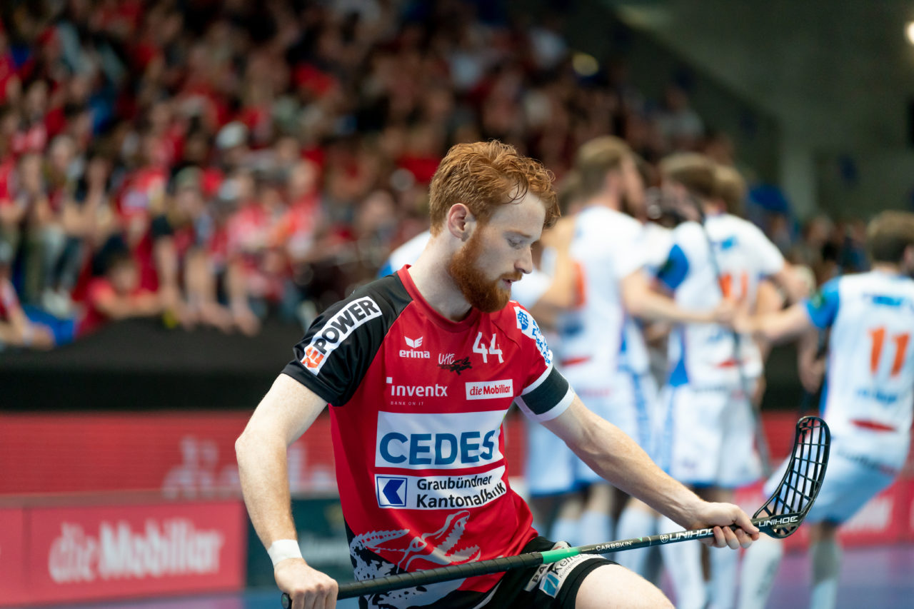 Saalsporthalle (Zürich), 22.04.2019, Unihockey Herren NLA 1/2-Final Spiel 7, GC Unihockey - Alligator Malans, Florian Tromm (Nr. 44, Alligator Malans) nach dem 2:1

(Claudio Schwarz, unihockey-fotos.ch)

Copyright: Claudio Schwarz, unihockey-fotos.ch – Dieses Bild wurde durch swiss unihockey lizenziert und darf ausschliesslich auf den Online-Kanälen von swiss unihockey verwendet werden. Die redaktionelle oder kommerzielle Nutzung durch Dritte (Medien, Vereine, Unternehmen oder Privatpersonen) per Download von diesem flickr-Account ist ausgeschlossen. Das Bild kann bei Interesse via unihockey-fotos.ch kostenpflichtig lizenziert werden. unihockey-fotos.ch behält sich vor, fehlbaren Medien, Vereinen, Unternehmen oder Privatpersonen Bilder mit einem Zuschlag in Rechnung zu stellen.