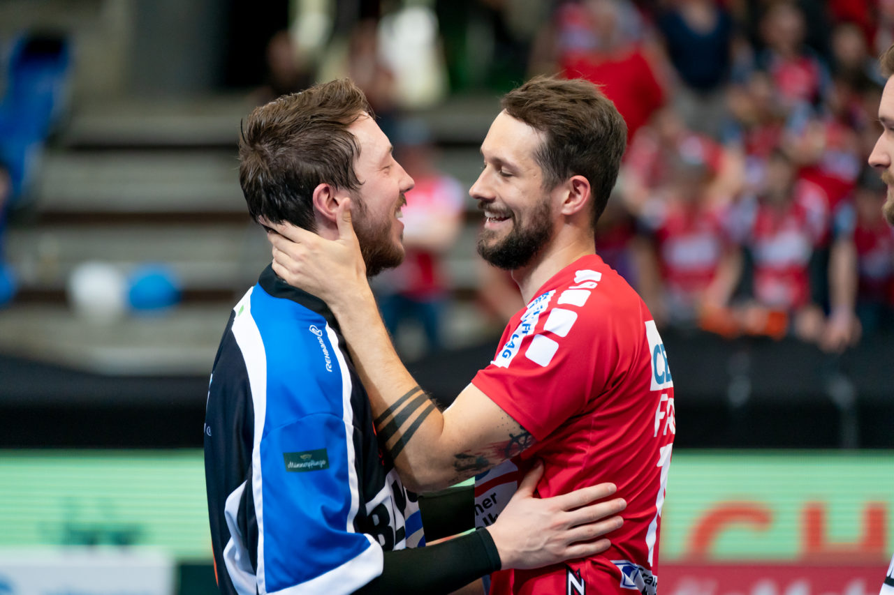Saalsporthalle (Zürich), 22.04.2019, Unihockey Herren NLA 1/2-Final Spiel 7, GC Unihockey - Alligator Malans, Pascal Meier (Nr. 30, GC Unihockey) und Joel Friolet (Nr. 19, Alligator Malans) nach dem Spiel 

(Claudio Schwarz, unihockey-fotos.ch)

Copyright: Claudio Schwarz, unihockey-fotos.ch – Dieses Bild wurde durch swiss unihockey lizenziert und darf ausschliesslich auf den Online-Kanälen von swiss unihockey verwendet werden. Die redaktionelle oder kommerzielle Nutzung durch Dritte (Medien, Vereine, Unternehmen oder Privatpersonen) per Download von diesem flickr-Account ist ausgeschlossen. Das Bild kann bei Interesse via unihockey-fotos.ch kostenpflichtig lizenziert werden. unihockey-fotos.ch behält sich vor, fehlbaren Medien, Vereinen, Unternehmen oder Privatpersonen Bilder mit einem Zuschlag in Rechnung zu stellen.