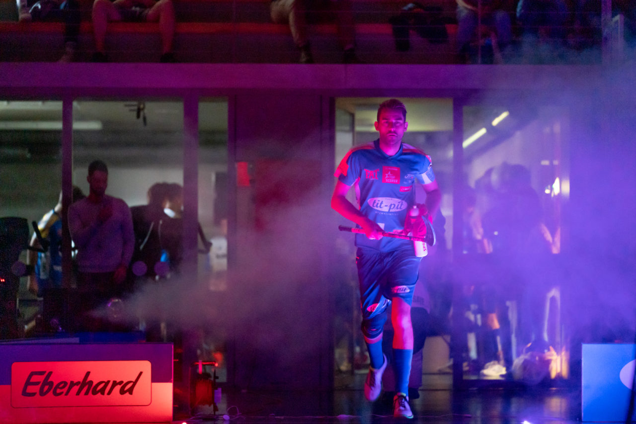 Ruebisbach (Kloten), 06.04.2019, Unihockey Herren NLA Playout Spiel 4, Kloten-Dietlikon Jets - Ad Astra Sarnen, Yannick Jaunin (Nr. 57, Kloten-Dietlikon Jets) läuft ein

(Claudio Schwarz, unihockey-fotos.ch)

Copyright: Claudio Schwarz, unihockey-fotos.ch – Dieses Bild wurde durch swiss unihockey lizenziert und darf ausschliesslich auf den Online-Kanälen von swiss unihockey verwendet werden. Die redaktionelle oder kommerzielle Nutzung durch Dritte (Medien, Vereine, Unternehmen oder Privatpersonen) per Download von diesem flickr-Account ist ausgeschlossen. Das Bild kann bei Interesse via unihockey-fotos.ch kostenpflichtig lizenziert werden. unihockey-fotos.ch behält sich vor, fehlbaren Medien, Vereinen, Unternehmen oder Privatpersonen Bilder mit einem Zuschlag in Rechnung zu stellen.