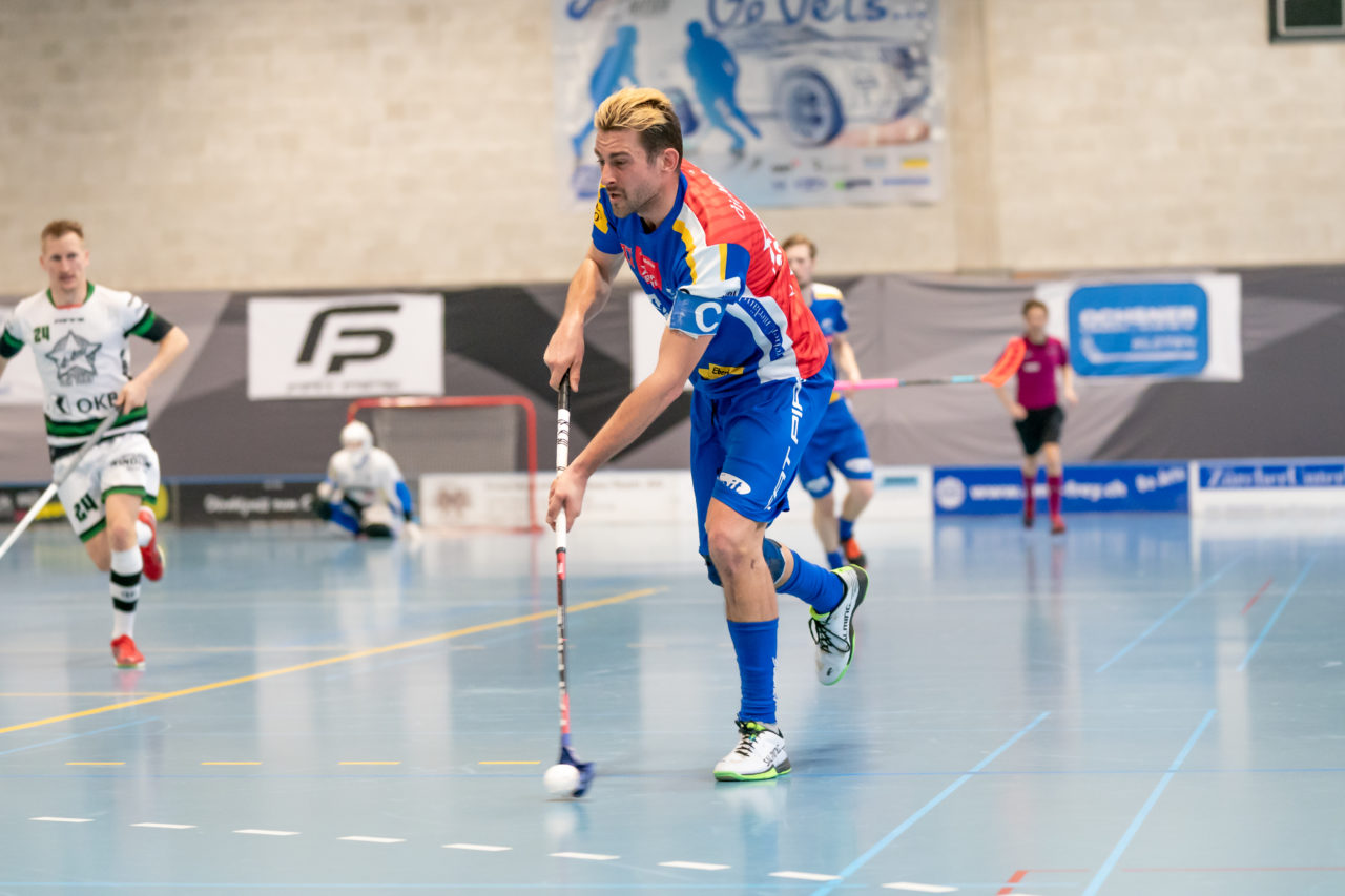 Ruebisbach (Kloten), 06.04.2019, Unihockey Herren NLA Playout Spiel 4, Kloten-Dietlikon Jets - Ad Astra Sarnen, Yannick Jaunin (Nr. 57, Kloten-Dietlikon Jets) mit einem Abschlussversuch

(Claudio Schwarz, unihockey-fotos.ch)

Copyright: Claudio Schwarz, unihockey-fotos.ch – Dieses Bild wurde durch swiss unihockey lizenziert und darf ausschliesslich auf den Online-Kanälen von swiss unihockey verwendet werden. Die redaktionelle oder kommerzielle Nutzung durch Dritte (Medien, Vereine, Unternehmen oder Privatpersonen) per Download von diesem flickr-Account ist ausgeschlossen. Das Bild kann bei Interesse via unihockey-fotos.ch kostenpflichtig lizenziert werden. unihockey-fotos.ch behält sich vor, fehlbaren Medien, Vereinen, Unternehmen oder Privatpersonen Bilder mit einem Zuschlag in Rechnung zu stellen.