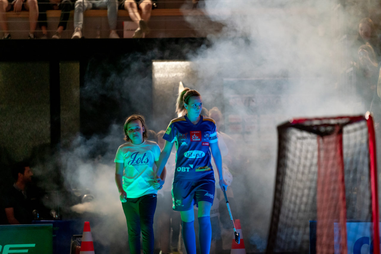 Ruebisbach (Kloten), 30.03.2019, Unihockey Damen NLA Playoffs 1/2-Final Spiel 1, Kloten-Dietlikon Jets - Unihockey Berner Oberland,
(Claudio Schwarz, unihockey-fotos.ch)
Copyright: Claudio Schwarz, unihockey-fotos.ch – Dieses Bild wurde durch swiss unihockey lizenziert und darf ausschliesslich auf den Online-Kanälen von swiss unihockey verwendet werden. Die redaktionelle oder kommerzielle Nutzung durch Dritte (Medien, Vereine, Unternehmen oder Privatpersonen) per Download von diesem flickr-Account ist ausgeschlossen. Das Bild kann bei Interesse via unihockey-fotos.ch kostenpflichtig lizenziert werden. unihockey-fotos.ch behält sich vor, fehlbaren Medien, Vereinen, Unternehmen oder Privatpersonen Bilder mit einem Zuschlag in Rechnung zu stellen.