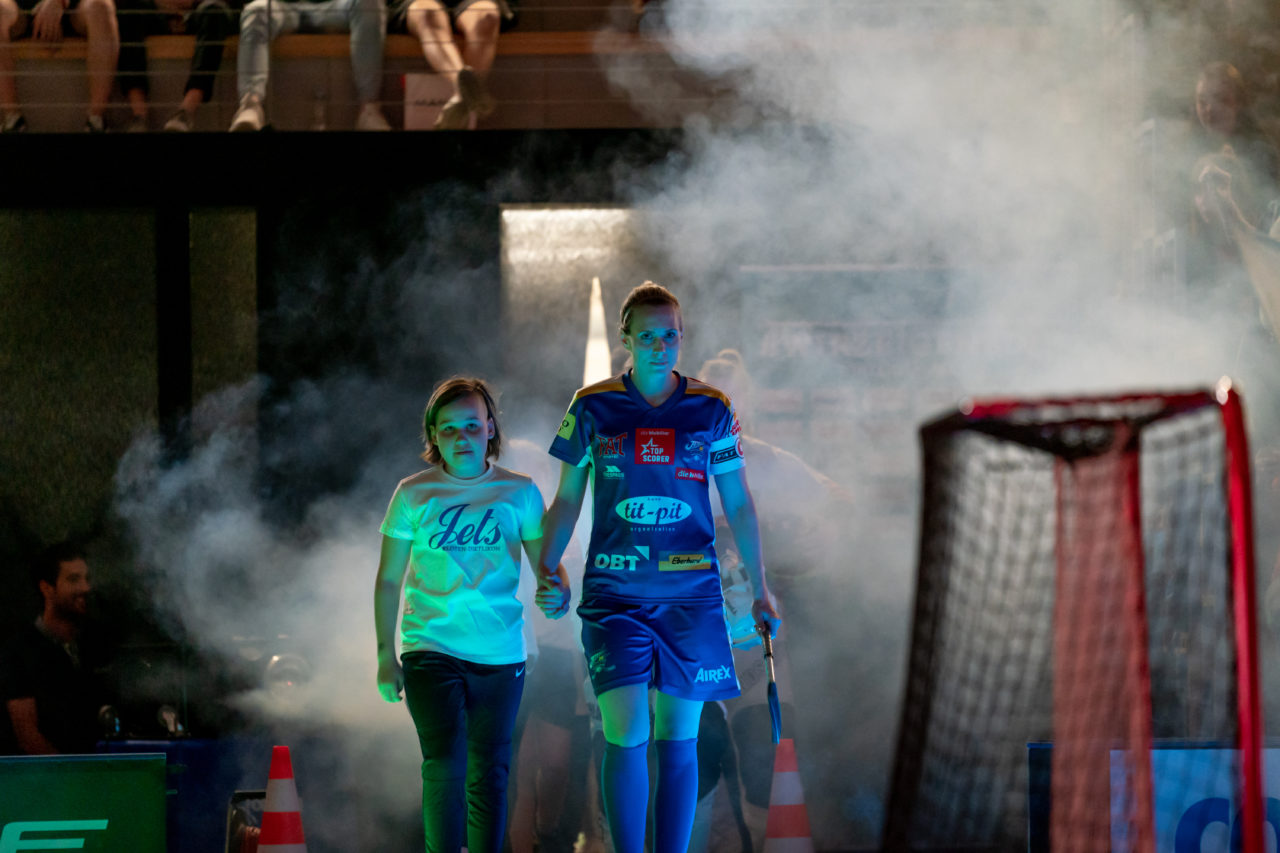 Ruebisbach (Kloten), 30.03.2019, Unihockey Damen NLA Playoffs 1/2-Final Spiel 1, Kloten-Dietlikon Jets - Unihockey Berner Oberland,
(Claudio Schwarz, unihockey-fotos.ch)
Copyright: Claudio Schwarz, unihockey-fotos.ch – Dieses Bild wurde durch swiss unihockey lizenziert und darf ausschliesslich auf den Online-Kanälen von swiss unihockey verwendet werden. Die redaktionelle oder kommerzielle Nutzung durch Dritte (Medien, Vereine, Unternehmen oder Privatpersonen) per Download von diesem flickr-Account ist ausgeschlossen. Das Bild kann bei Interesse via unihockey-fotos.ch kostenpflichtig lizenziert werden. unihockey-fotos.ch behält sich vor, fehlbaren Medien, Vereinen, Unternehmen oder Privatpersonen Bilder mit einem Zuschlag in Rechnung zu stellen.