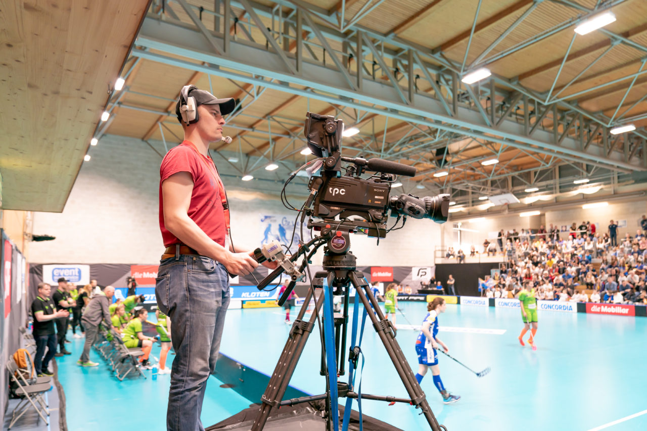 Ruebisbach (Kloten), 30.03.2019, Unihockey Damen NLA Playoffs 1/2-Final Spiel 1, Kloten-Dietlikon Jets - Unihockey Berner Oberland, TPC bei der Arbeit
(Claudio Schwarz, unihockey-fotos.ch)
Copyright: Claudio Schwarz, unihockey-fotos.ch – Dieses Bild wurde durch swiss unihockey lizenziert und darf ausschliesslich auf den Online-Kanälen von swiss unihockey verwendet werden. Die redaktionelle oder kommerzielle Nutzung durch Dritte (Medien, Vereine, Unternehmen oder Privatpersonen) per Download von diesem flickr-Account ist ausgeschlossen. Das Bild kann bei Interesse via unihockey-fotos.ch kostenpflichtig lizenziert werden. unihockey-fotos.ch behält sich vor, fehlbaren Medien, Vereinen, Unternehmen oder Privatpersonen Bilder mit einem Zuschlag in Rechnung zu stellen.