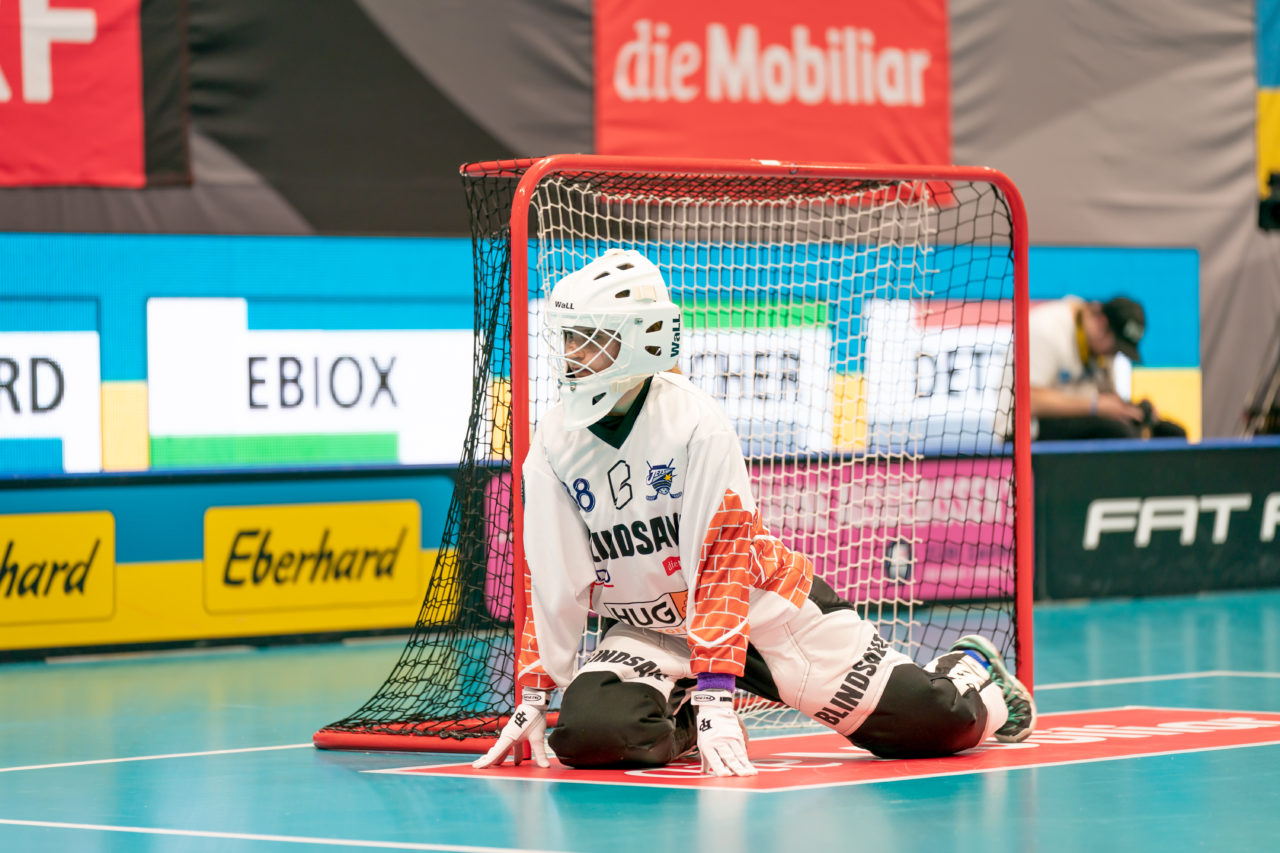 Ruebisbach (Kloten), 30.03.2019, Unihockey Damen NLA Playoffs 1/2-Final Spiel 1, Kloten-Dietlikon Jets - Unihockey Berner Oberland, Kim Buchs (Nr. 38, Kloten-Dietlikon Jets) im Tor der Jets
(Claudio Schwarz, unihockey-fotos.ch)
Copyright: Claudio Schwarz, unihockey-fotos.ch – Dieses Bild wurde durch swiss unihockey lizenziert und darf ausschliesslich auf den Online-Kanälen von swiss unihockey verwendet werden. Die redaktionelle oder kommerzielle Nutzung durch Dritte (Medien, Vereine, Unternehmen oder Privatpersonen) per Download von diesem flickr-Account ist ausgeschlossen. Das Bild kann bei Interesse via unihockey-fotos.ch kostenpflichtig lizenziert werden. unihockey-fotos.ch behält sich vor, fehlbaren Medien, Vereinen, Unternehmen oder Privatpersonen Bilder mit einem Zuschlag in Rechnung zu stellen.