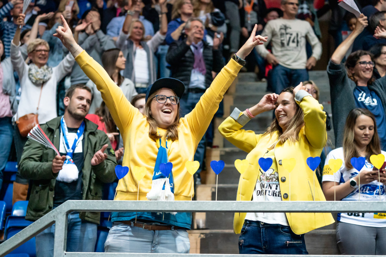 SWISS Arena (Kloten), 27.04.2019, Unihockey Damen NLA Superfinal, piranha chur - Kloten-Dietlikon Jets, Jubel über den Meistertitel
(Claudio Schwarz, unihockey-fotos.ch)
Copyright: Claudio Schwarz, unihockey-fotos.ch – Dieses Bild wurde durch swiss unihockey lizenziert und darf ausschliesslich auf den Online-Kanälen von swiss unihockey verwendet werden. Die redaktionelle oder kommerzielle Nutzung durch Dritte (Medien, Vereine, Unternehmen oder Privatpersonen) per Download von diesem flickr-Account ist ausgeschlossen. Das Bild kann bei Interesse via unihockey-fotos.ch kostenpflichtig lizenziert werden. unihockey-fotos.ch behält sich vor, fehlbaren Medien, Vereinen, Unternehmen oder Privatpersonen Bilder mit einem Zuschlag in Rechnung zu stellen.