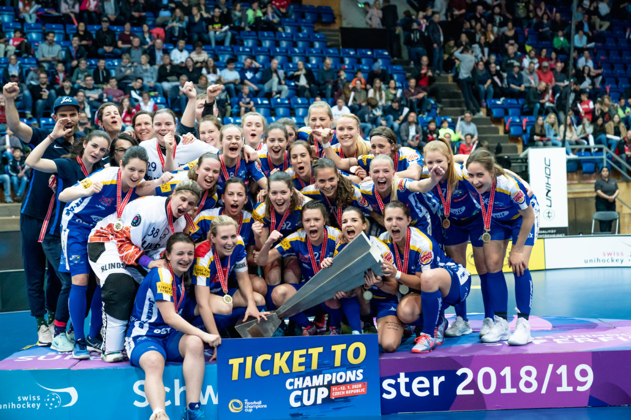 SWISS Arena (Kloten), 27.04.2019, Unihockey Damen NLA Superfinal, piranha chur - Kloten-Dietlikon Jets, Meister 2019 Kloten-Dietlikon Jets
(Claudio Schwarz, unihockey-fotos.ch)
Copyright: Claudio Schwarz, unihockey-fotos.ch – Dieses Bild wurde durch swiss unihockey lizenziert und darf ausschliesslich auf den Online-Kanälen von swiss unihockey verwendet werden. Die redaktionelle oder kommerzielle Nutzung durch Dritte (Medien, Vereine, Unternehmen oder Privatpersonen) per Download von diesem flickr-Account ist ausgeschlossen. Das Bild kann bei Interesse via unihockey-fotos.ch kostenpflichtig lizenziert werden. unihockey-fotos.ch behält sich vor, fehlbaren Medien, Vereinen, Unternehmen oder Privatpersonen Bilder mit einem Zuschlag in Rechnung zu stellen.
