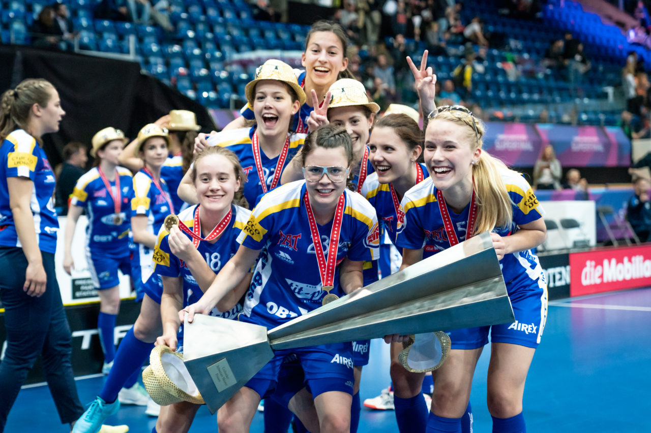 SWISS Arena (Kloten), 27.04.2019, Unihockey Damen NLA Superfinal, piranha chur - Kloten-Dietlikon Jets, Meister 2019 Kloten-Dietlikon Jets
(Claudio Schwarz, unihockey-fotos.ch)
Copyright: Claudio Schwarz, unihockey-fotos.ch – Dieses Bild wurde durch swiss unihockey lizenziert und darf ausschliesslich auf den Online-Kanälen von swiss unihockey verwendet werden. Die redaktionelle oder kommerzielle Nutzung durch Dritte (Medien, Vereine, Unternehmen oder Privatpersonen) per Download von diesem flickr-Account ist ausgeschlossen. Das Bild kann bei Interesse via unihockey-fotos.ch kostenpflichtig lizenziert werden. unihockey-fotos.ch behält sich vor, fehlbaren Medien, Vereinen, Unternehmen oder Privatpersonen Bilder mit einem Zuschlag in Rechnung zu stellen.