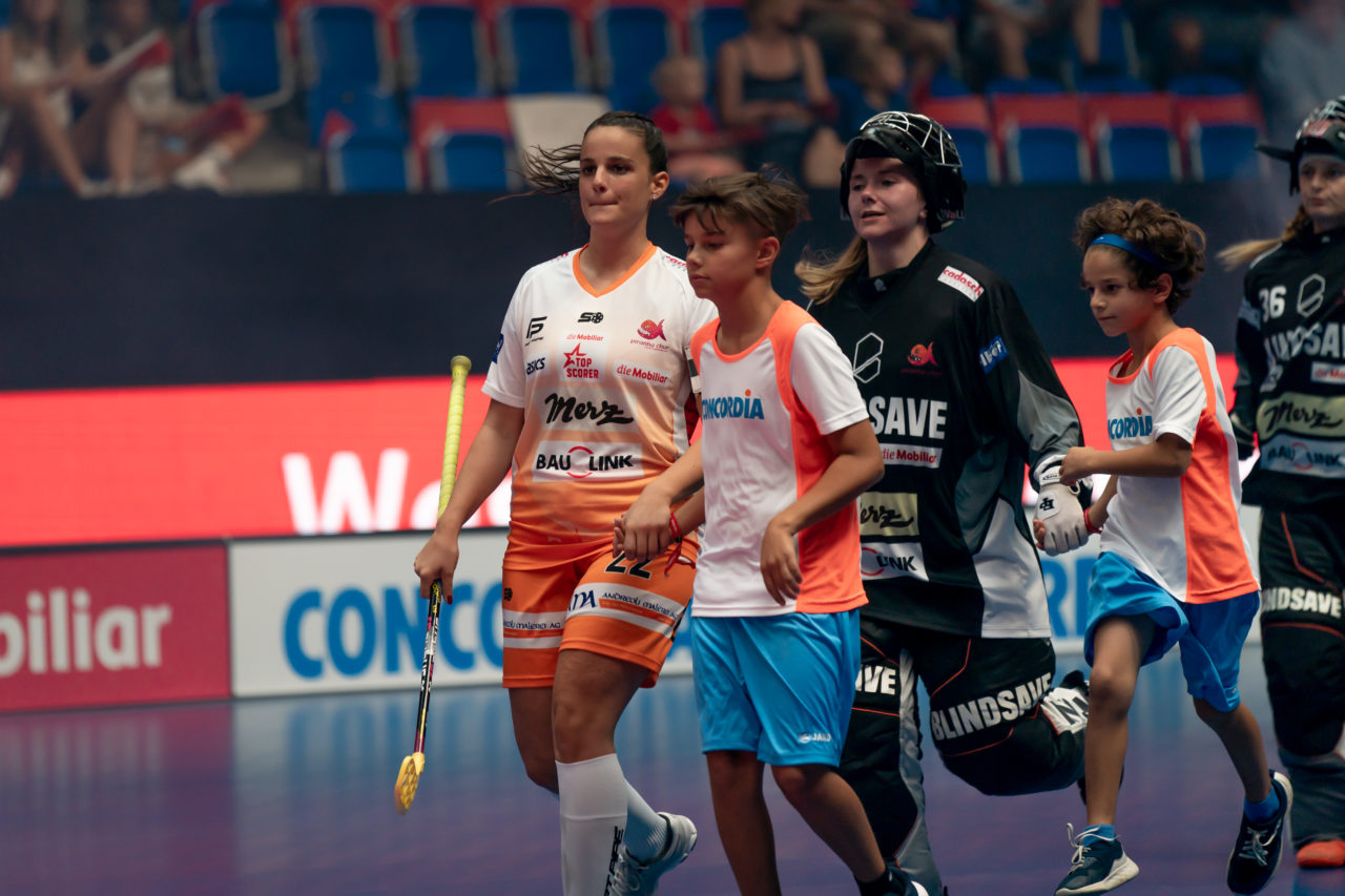Saalsporthalle (Zürich), 31.08.2019, Unihockey Damen Supercup 2019, Kloten-Dietlikon Jets - piranha chur, Seraina Ulber (Nr. 22, piranha chur) führt piranha chur in die neue Saison

(Claudio Schwarz, unihockey-fotos.ch)