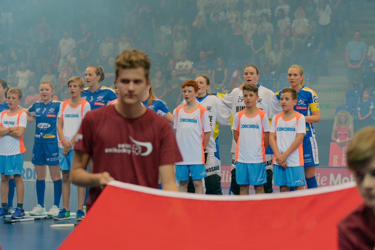 Saalsporthalle (Zürich), 31.08.2019, Unihockey Damen Supercup 2019, Kloten-Dietlikon Jets - piranha chur, Schweizer Nationalhymne

(Claudio Schwarz, unihockey-fotos.ch)