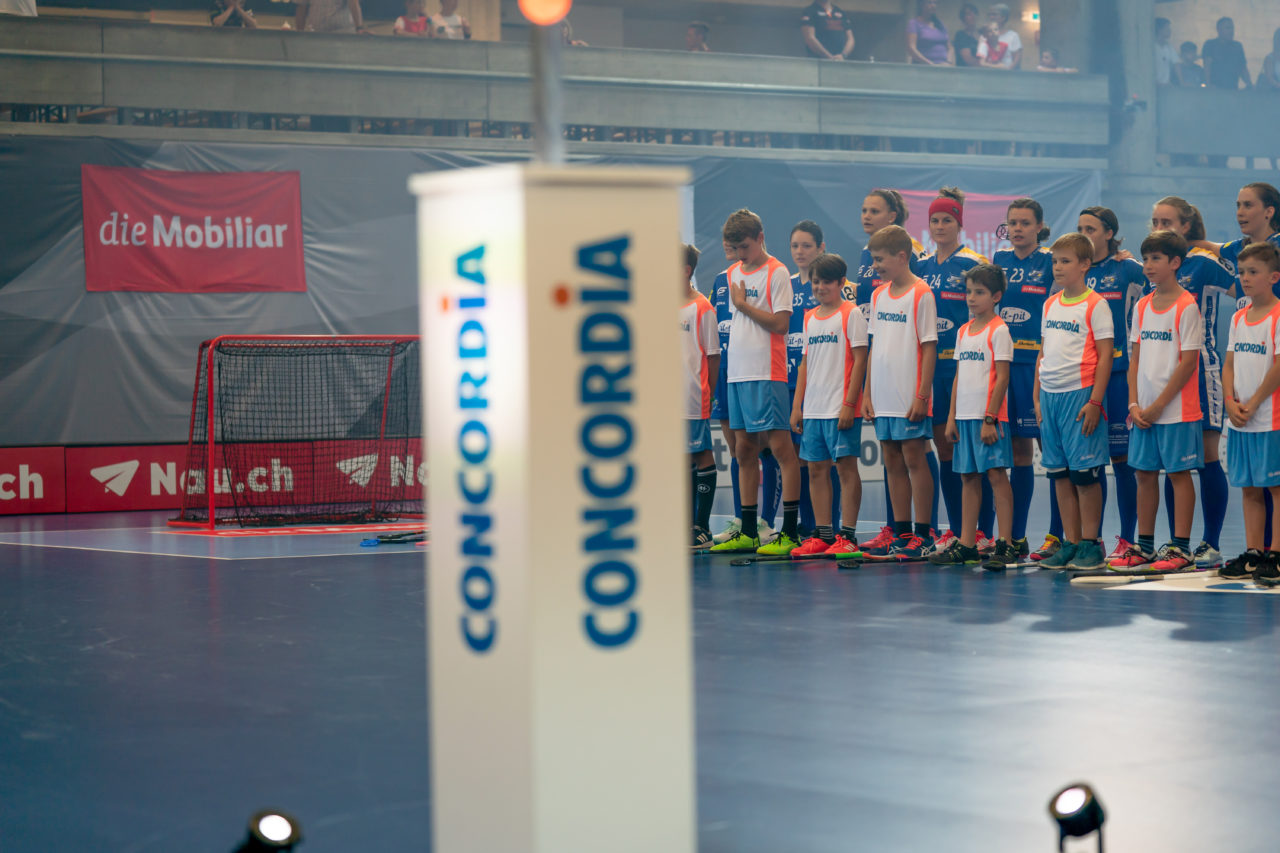 Saalsporthalle (Zürich), 31.08.2019, Unihockey Damen Supercup 2019, Kloten-Dietlikon Jets - piranha chur, Schweizer Nationalhymne

(Claudio Schwarz, unihockey-fotos.ch)