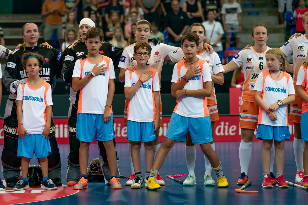 Saalsporthalle (Zürich), 31.08.2019, Unihockey Damen Supercup 2019, Kloten-Dietlikon Jets - piranha chur, Schweizer Nationalhymne

(Claudio Schwarz, unihockey-fotos.ch)