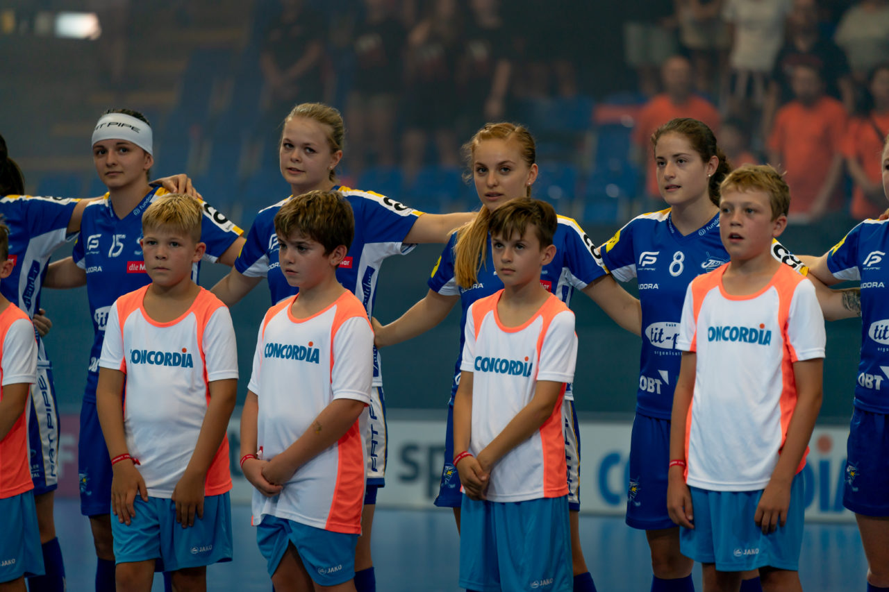 Saalsporthalle (Zürich), 31.08.2019, Unihockey Damen Supercup 2019, Kloten-Dietlikon Jets - piranha chur, Schweizer Nationalhymne

(Claudio Schwarz, unihockey-fotos.ch)