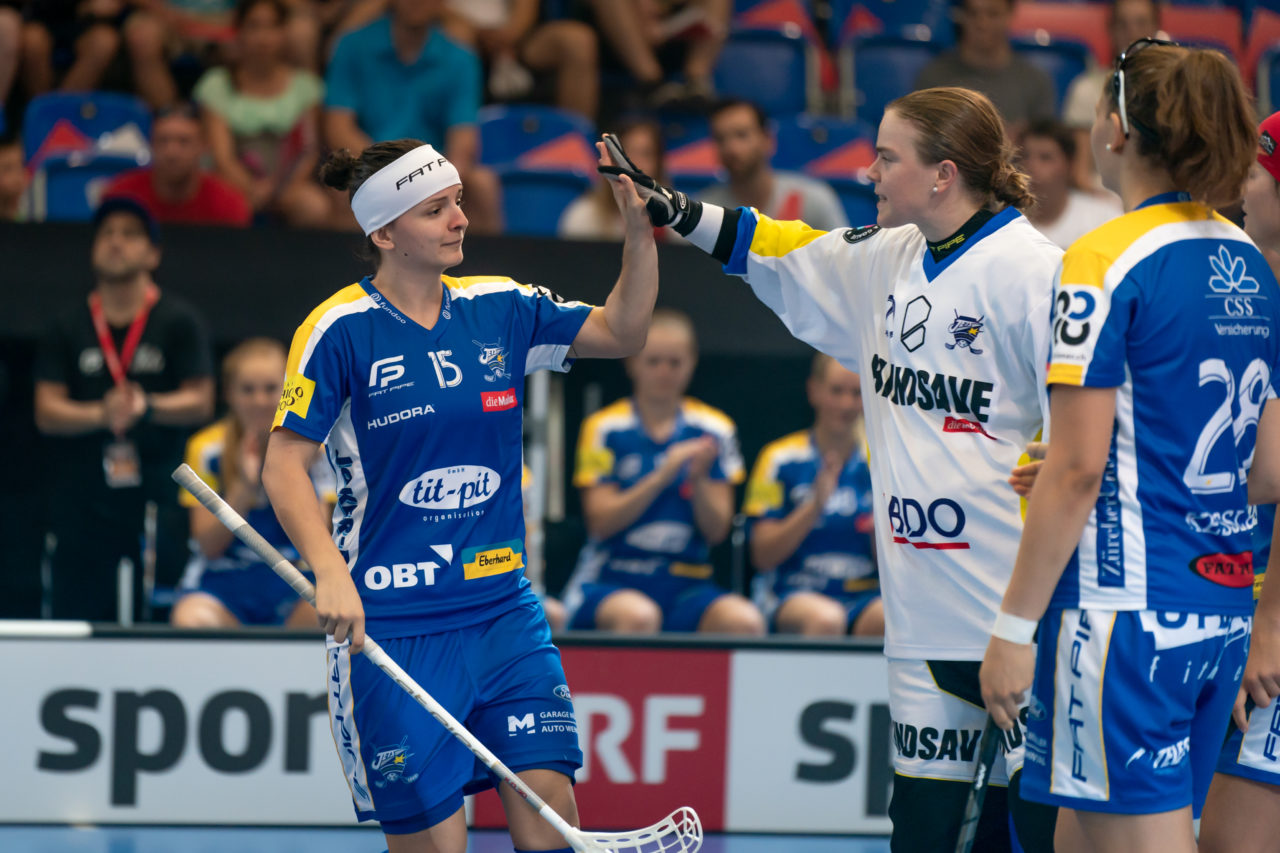 Saalsporthalle (Zürich), 31.08.2019, Unihockey Damen Supercup 2019, Kloten-Dietlikon Jets - piranha chur, Natalie Martinakova (Nr. 15, Kloten-Dietlikon Jets) in der Starting-Six

(Claudio Schwarz, unihockey-fotos.ch)