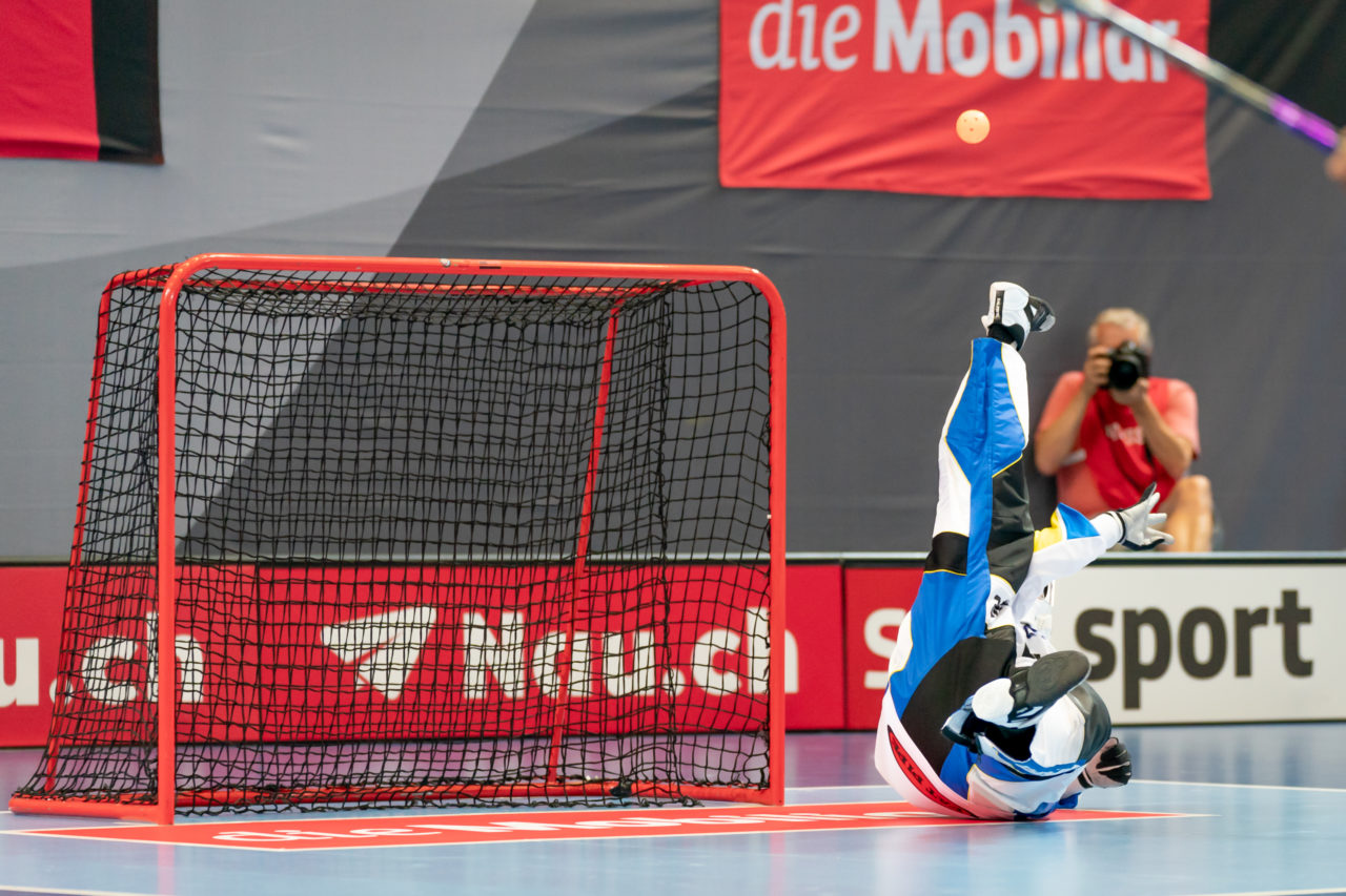 Saalsporthalle (Zürich), 31.08.2019, Unihockey Damen Supercup 2019, Kloten-Dietlikon Jets - piranha chur, Big Save von Monika Schmid (Nr. 29, Kloten-Dietlikon Jets)

(Claudio Schwarz, unihockey-fotos.ch)