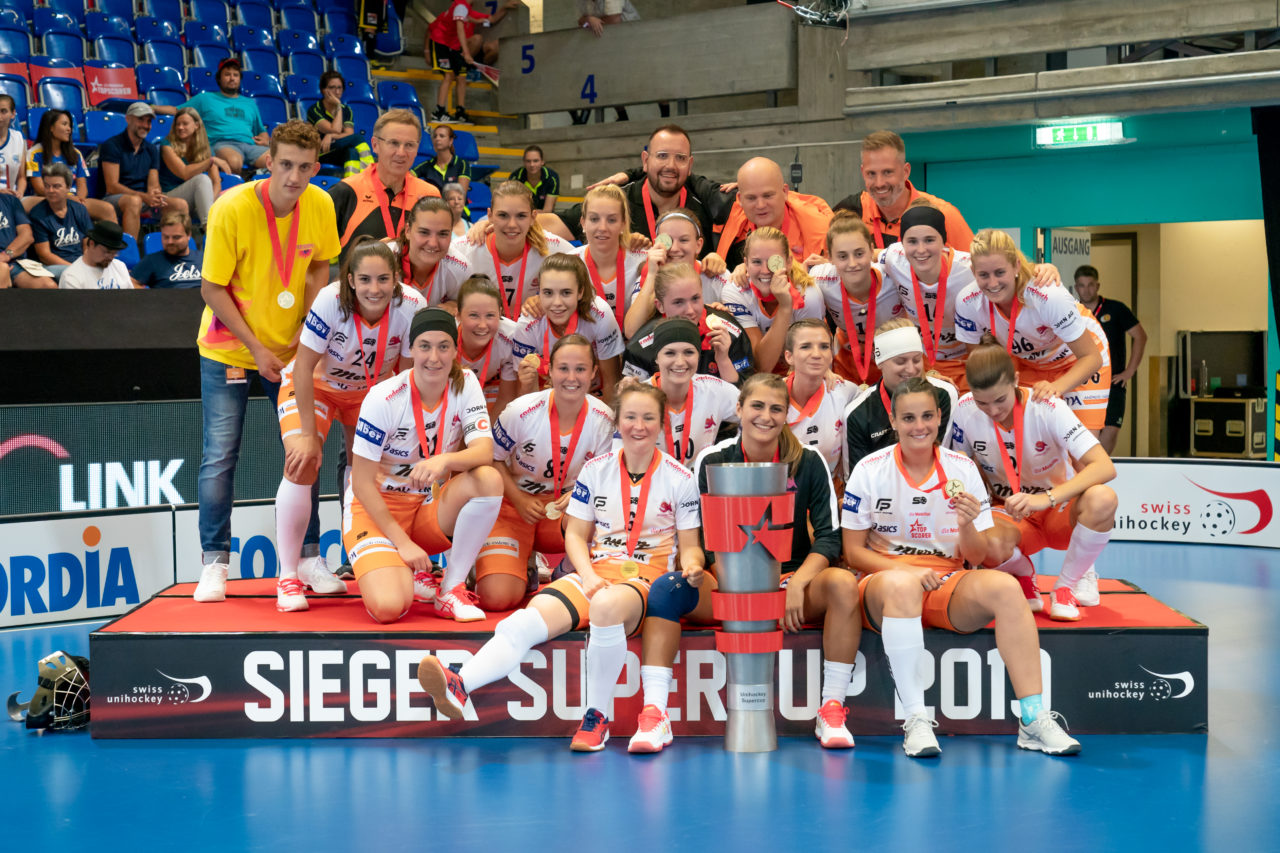 Saalsporthalle (Zürich), 31.08.2019, Unihockey Damen Supercup 2019, Kloten-Dietlikon Jets - piranha chur, Siegerfoto Supercup 2019

(Claudio Schwarz, unihockey-fotos.ch)