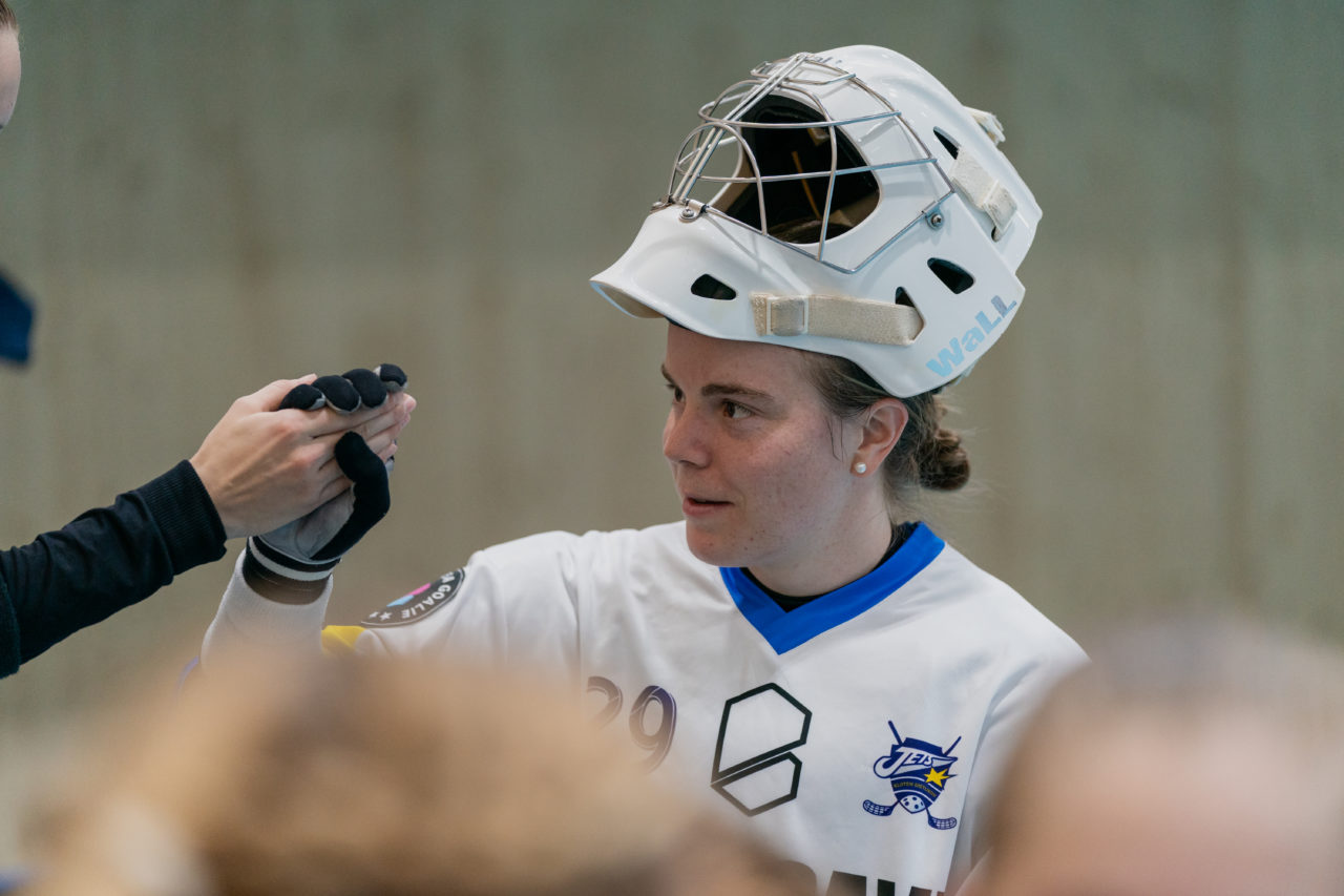 heja Stighag (Kloten), 21.09.2019, Unihockey Damen NLA 2. Runde, Kloten-Dietlikon Jets - Unihockey Berner Oberland, Monika Schmid (Nr. 29, Kloten-Dietlikon Jets) vor dem Spiel

(Claudio Schwarz, unihockey-fotos.ch)