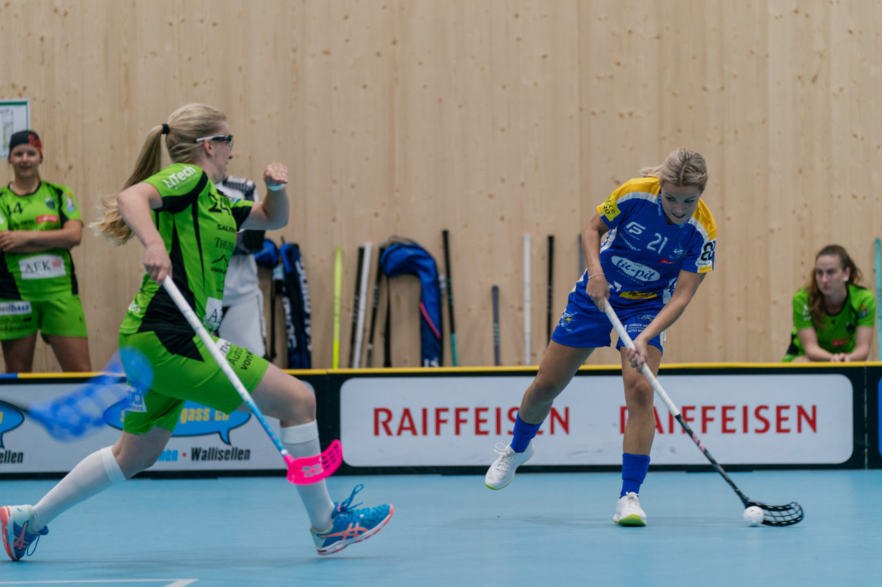 heja Stighag (Kloten), 21.09.2019, Unihockey Damen NLA 2. Runde, Kloten-Dietlikon Jets - Unihockey Berner Oberland, Alice Granstedt (Nr. 21, Kloten-Dietlikon Jets) mit einem Abschlussversuch

(Claudio Schwarz, unihockey-fotos.ch)