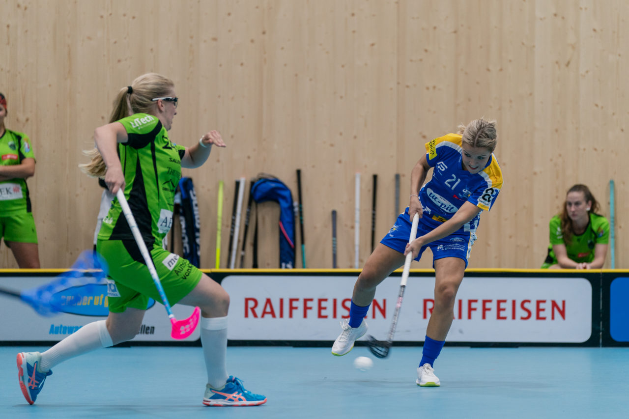 heja Stighag (Kloten), 21.09.2019, Unihockey Damen NLA 2. Runde, Kloten-Dietlikon Jets - Unihockey Berner Oberland, Alice Granstedt (Nr. 21, Kloten-Dietlikon Jets) mit einem Abschlussversuch

(Claudio Schwarz, unihockey-fotos.ch)